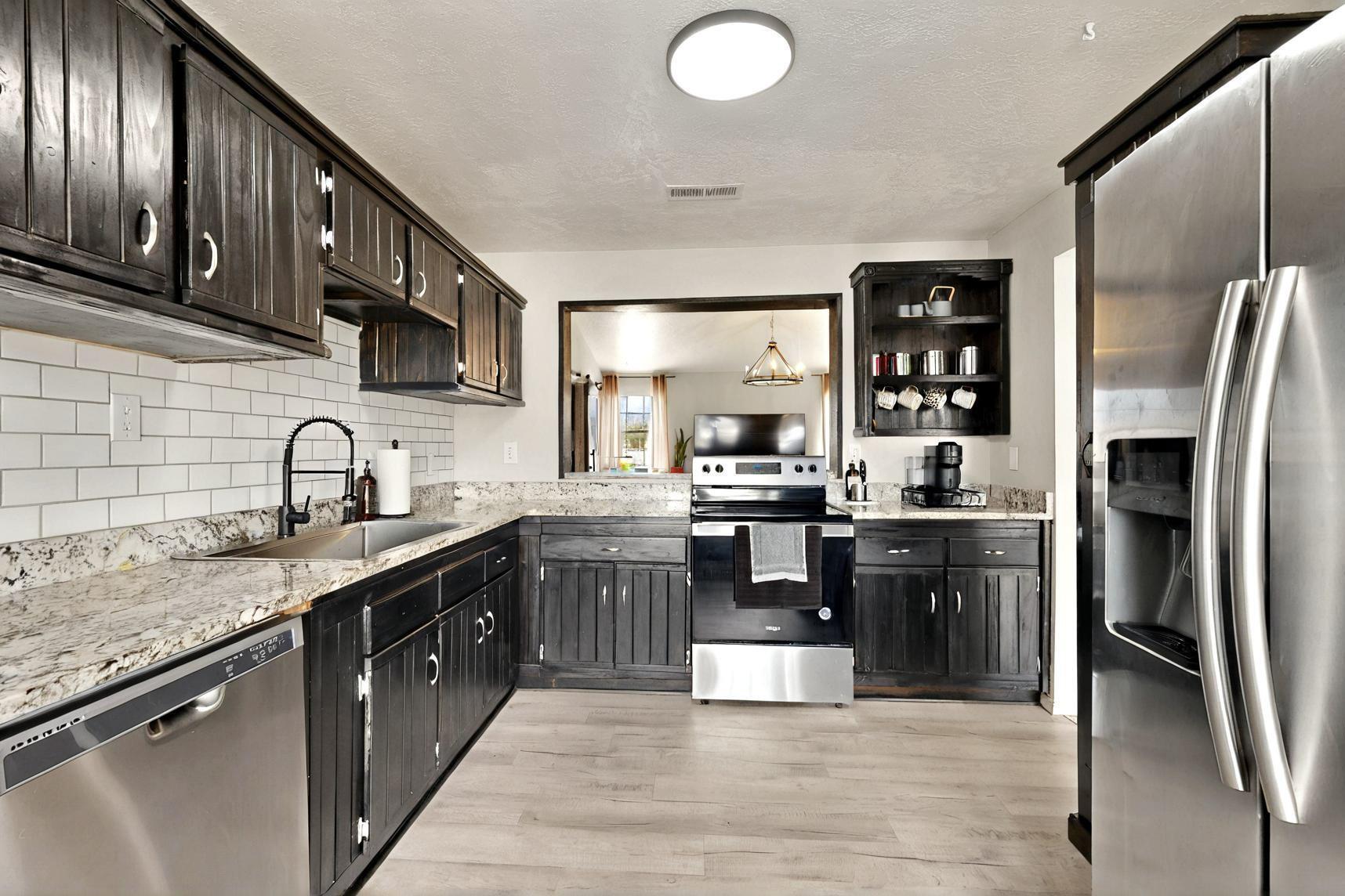 404 PECOS Loop SE