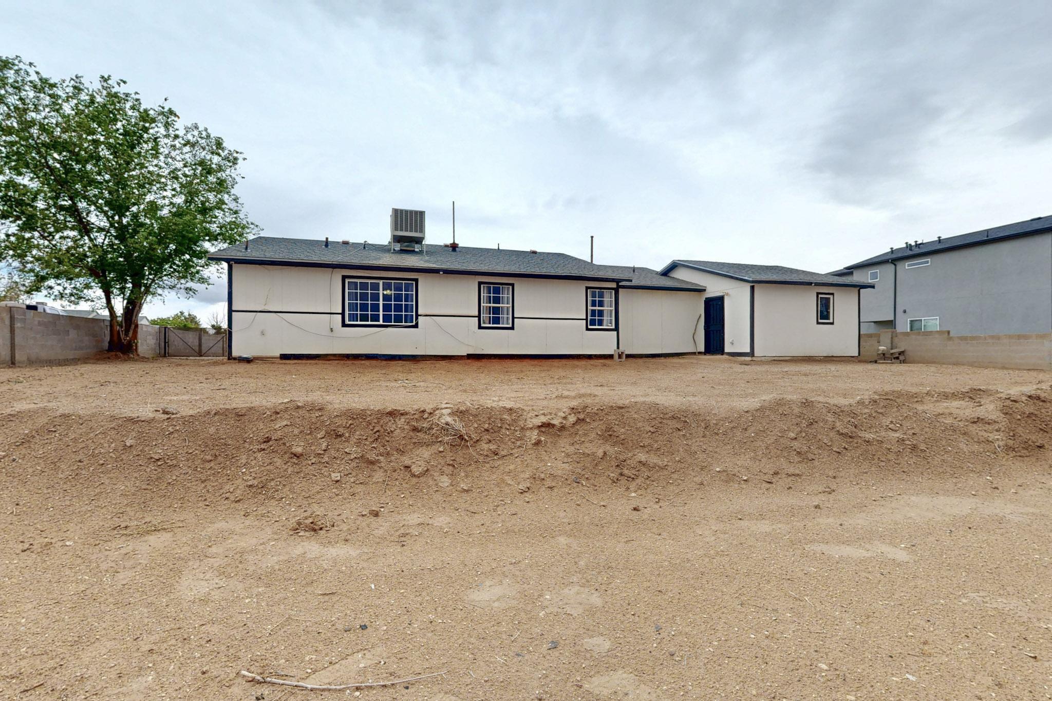 404 PECOS Loop SE