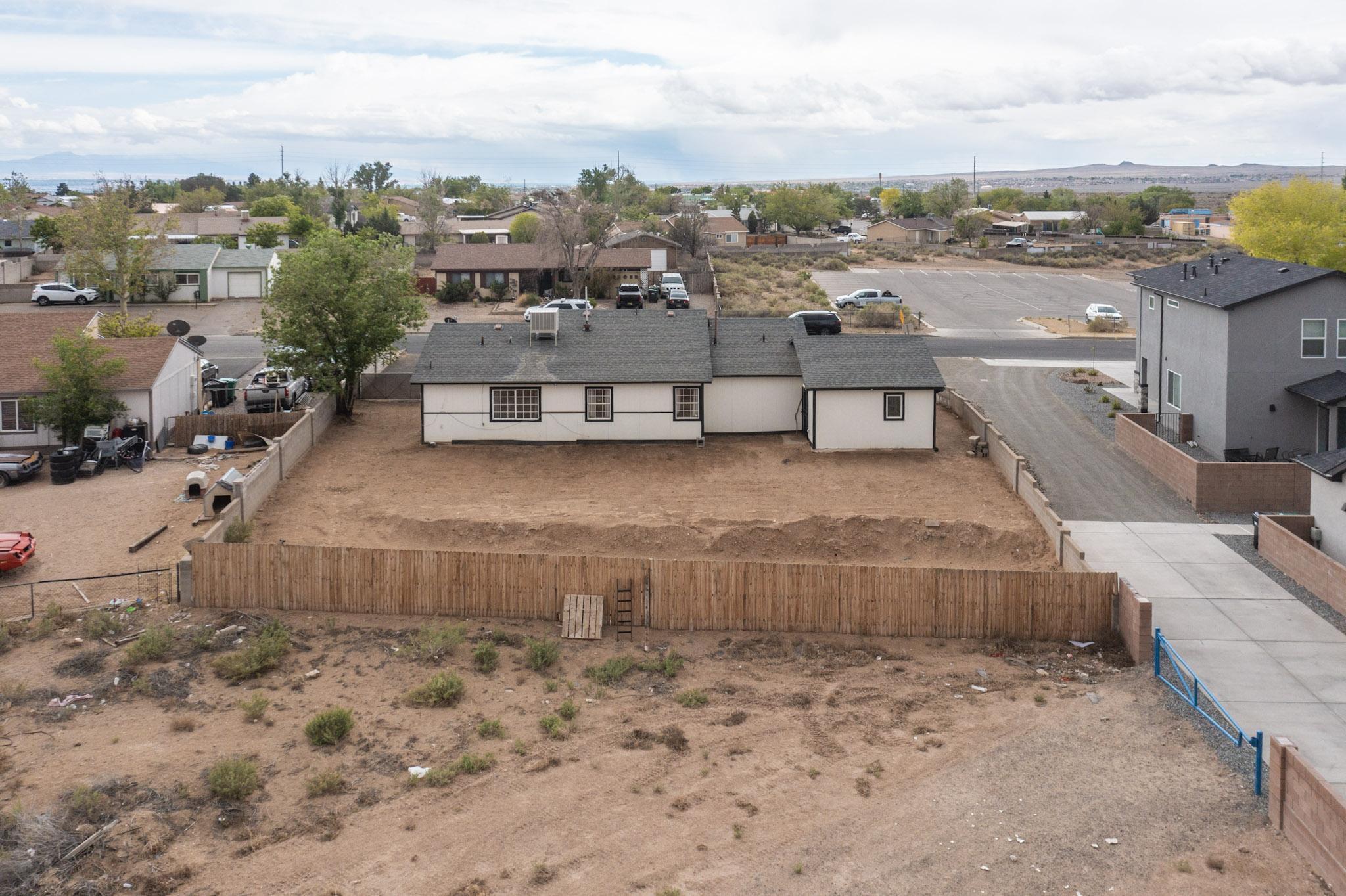 404 PECOS Loop SE