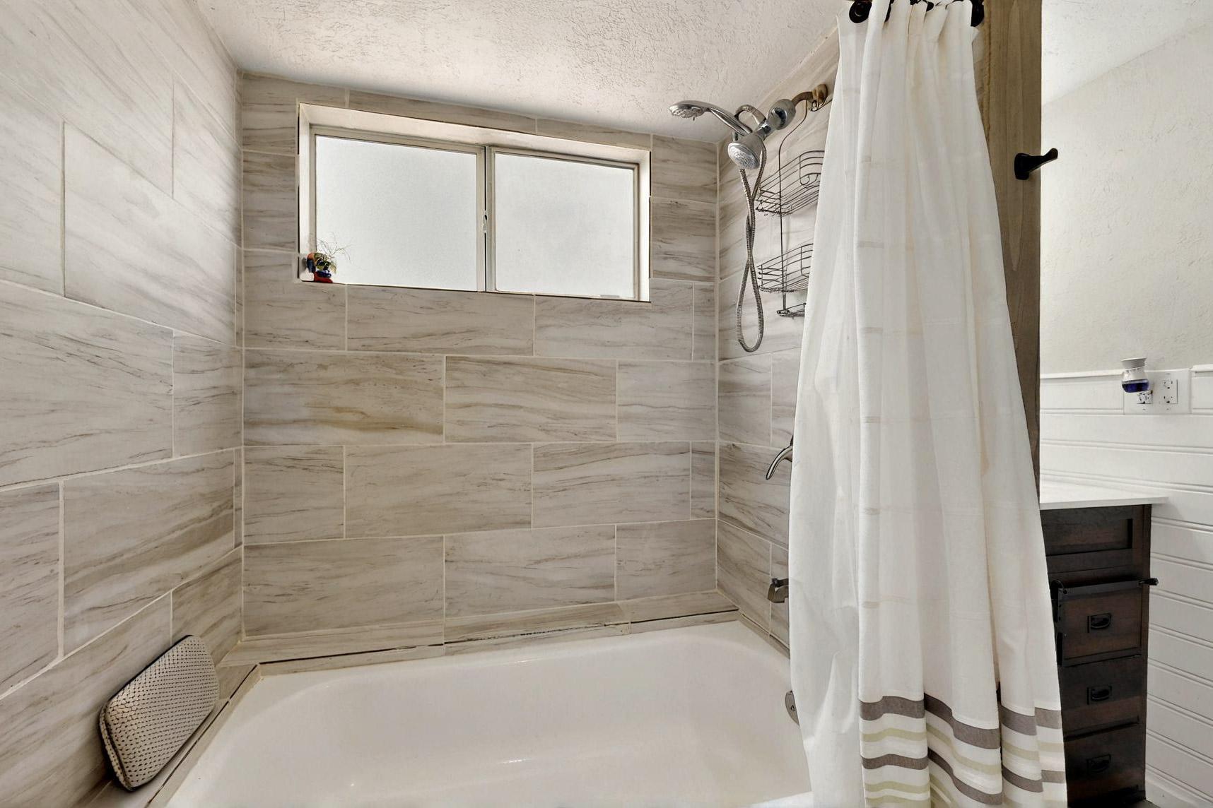 404 PECOS Loop SE