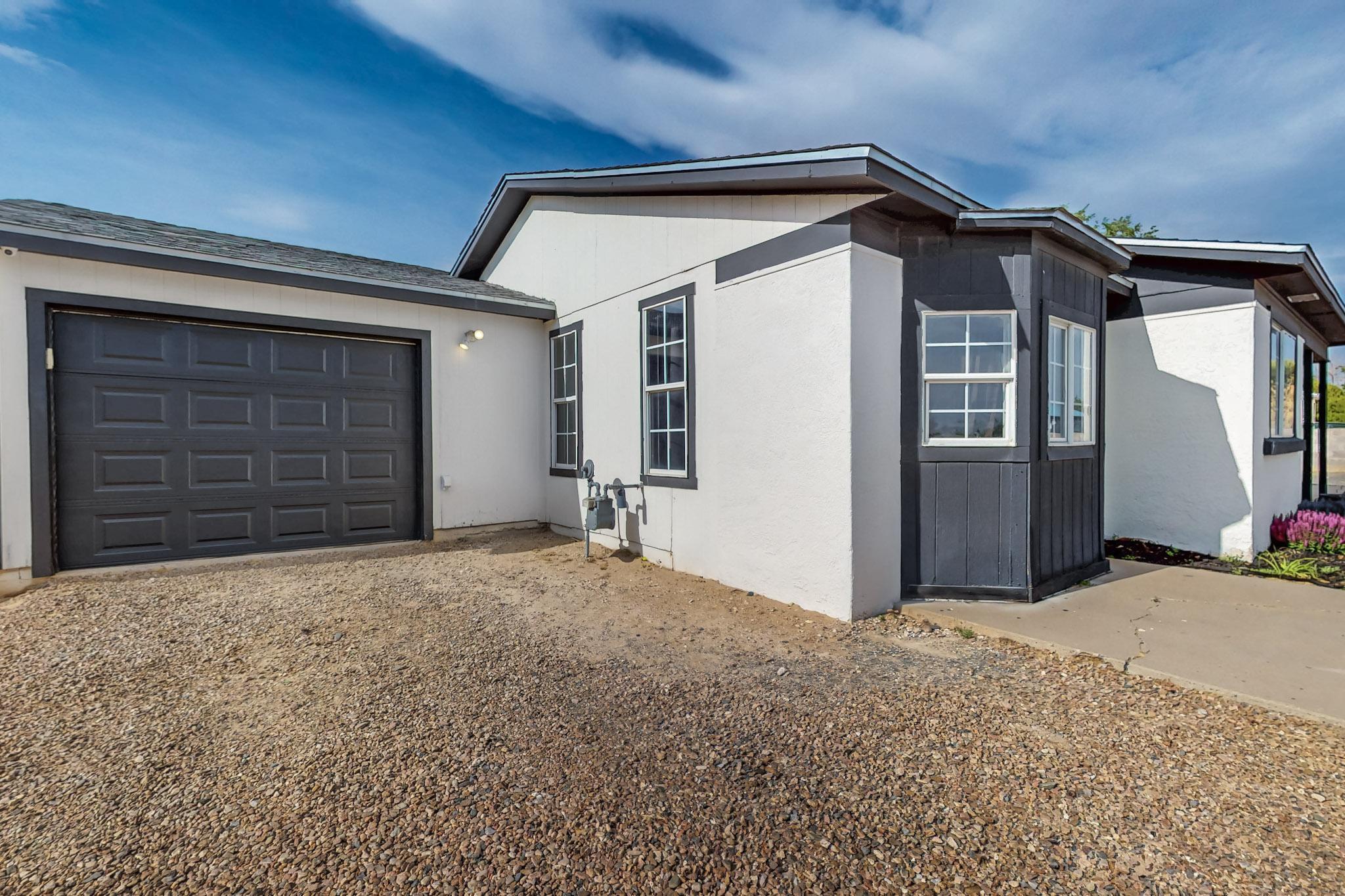 404 PECOS Loop SE