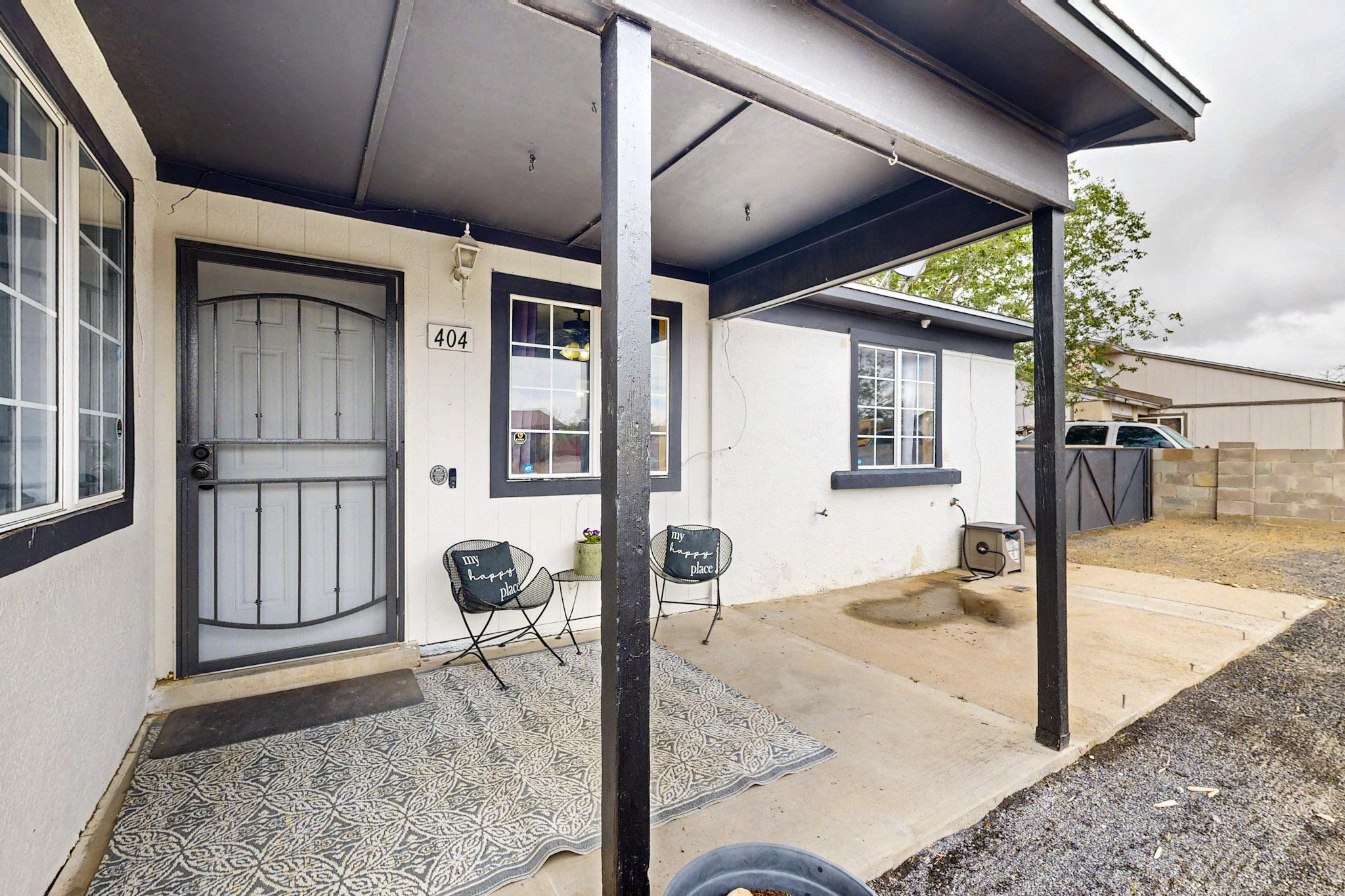404 PECOS Loop SE