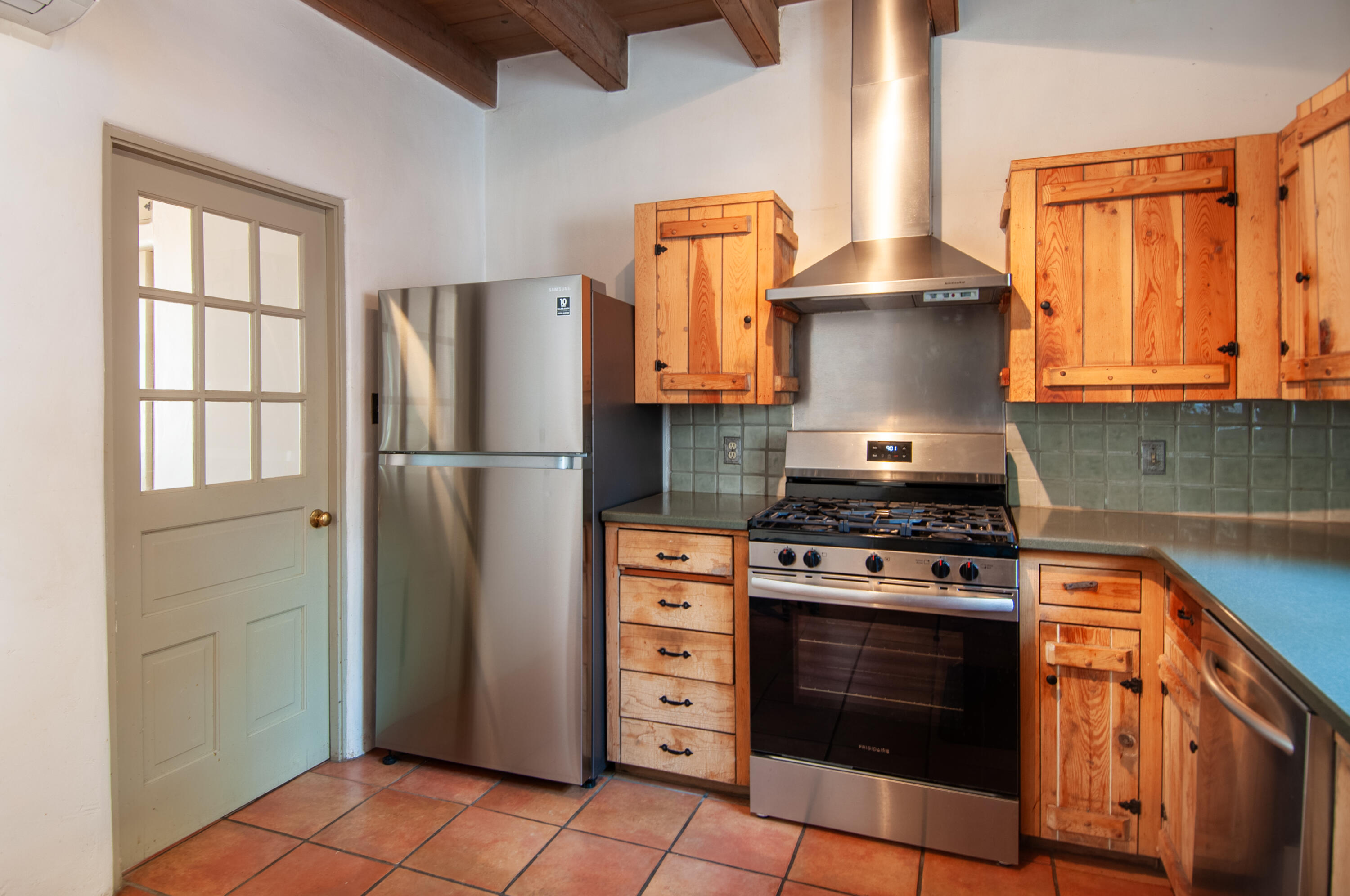 929 AVENIDA ESTRELLITA NE