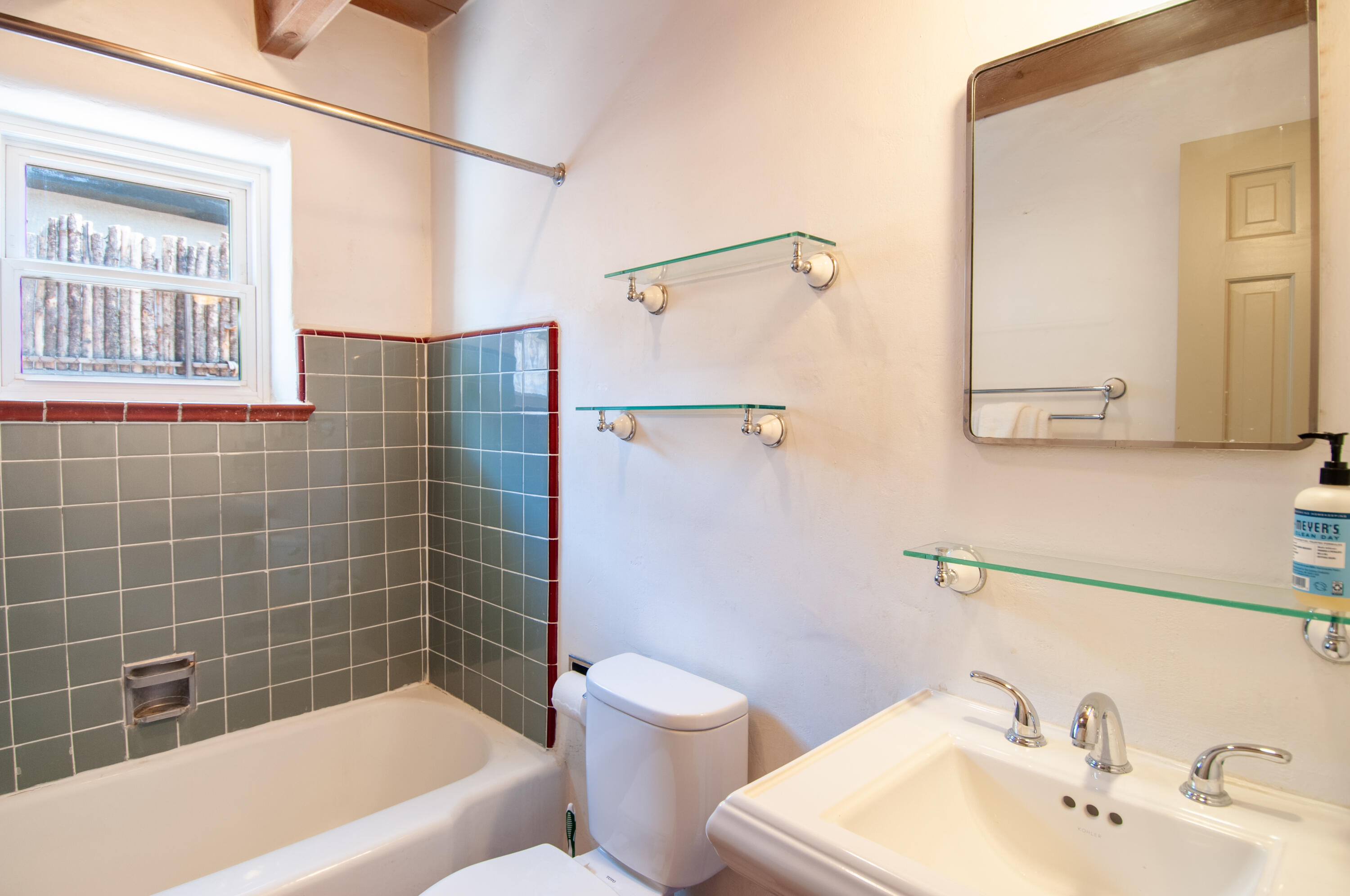 929 AVENIDA ESTRELLITA NE