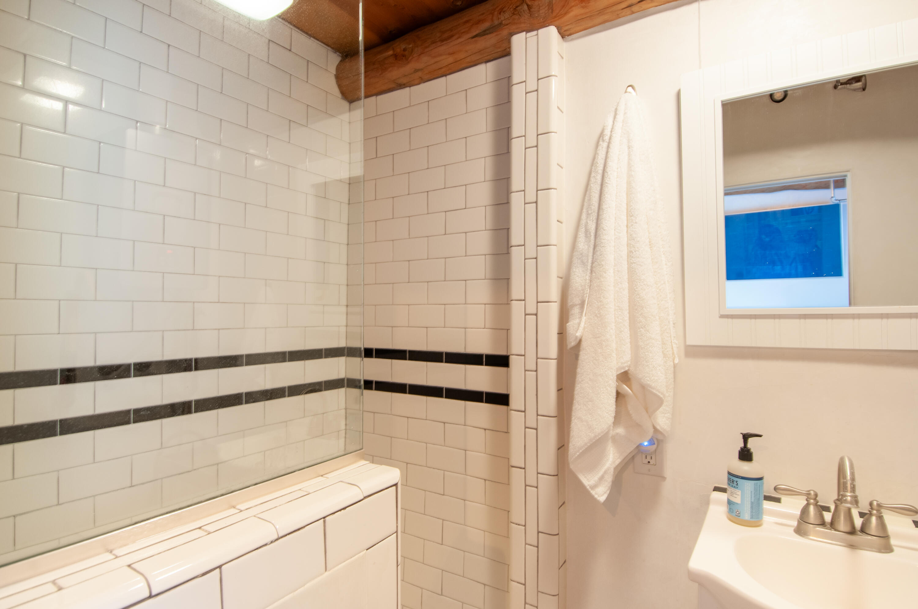 929 AVENIDA ESTRELLITA NE