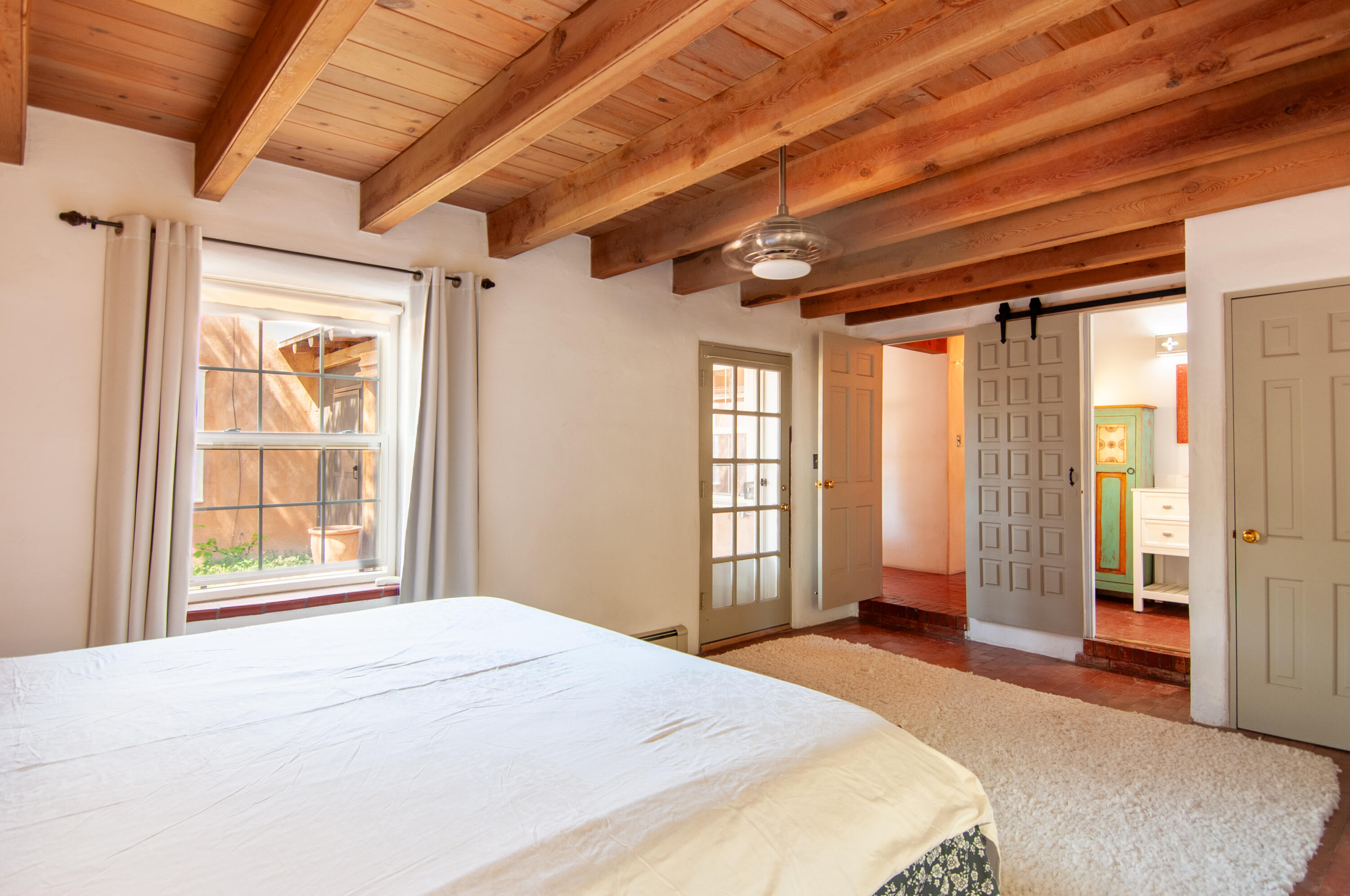 929 AVENIDA ESTRELLITA NE