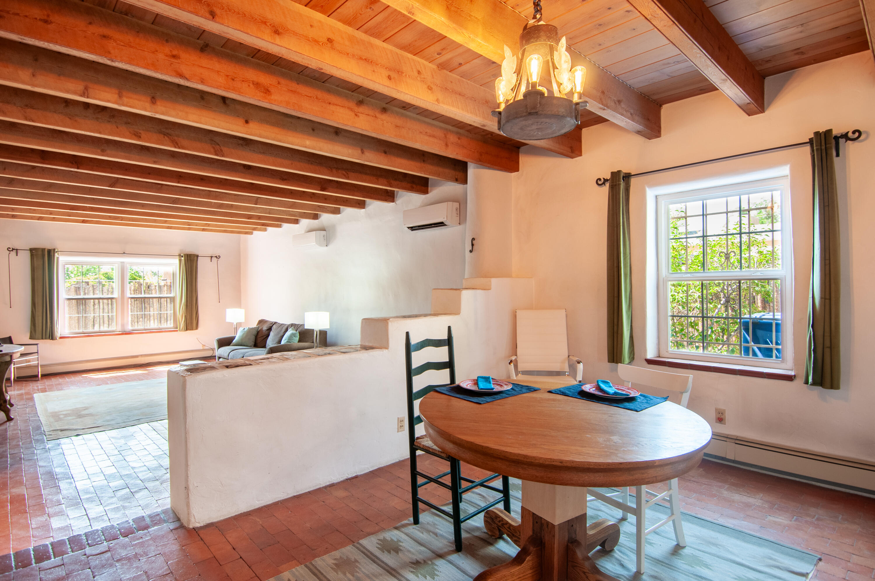 929 AVENIDA ESTRELLITA NE