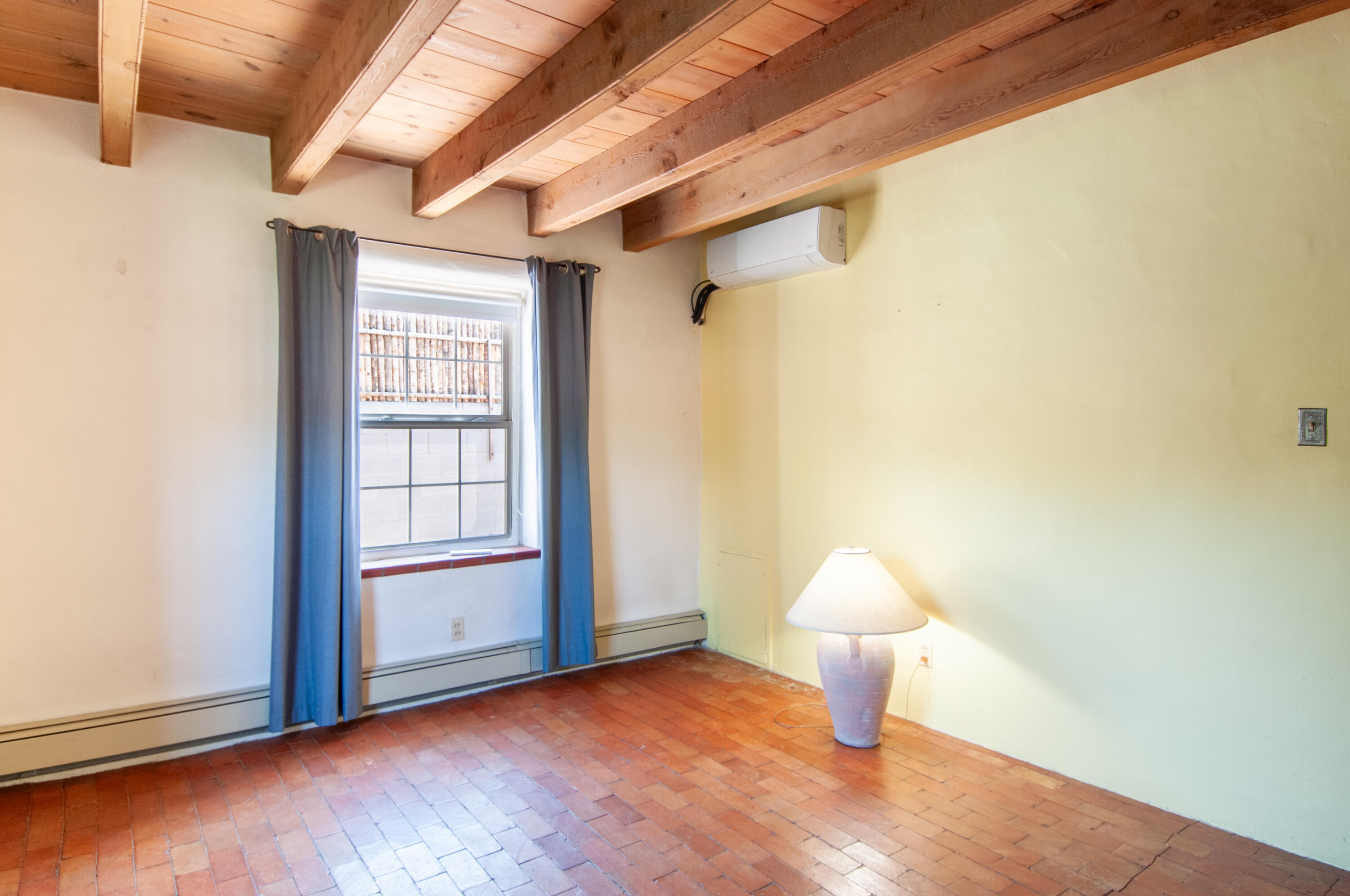 929 AVENIDA ESTRELLITA NE