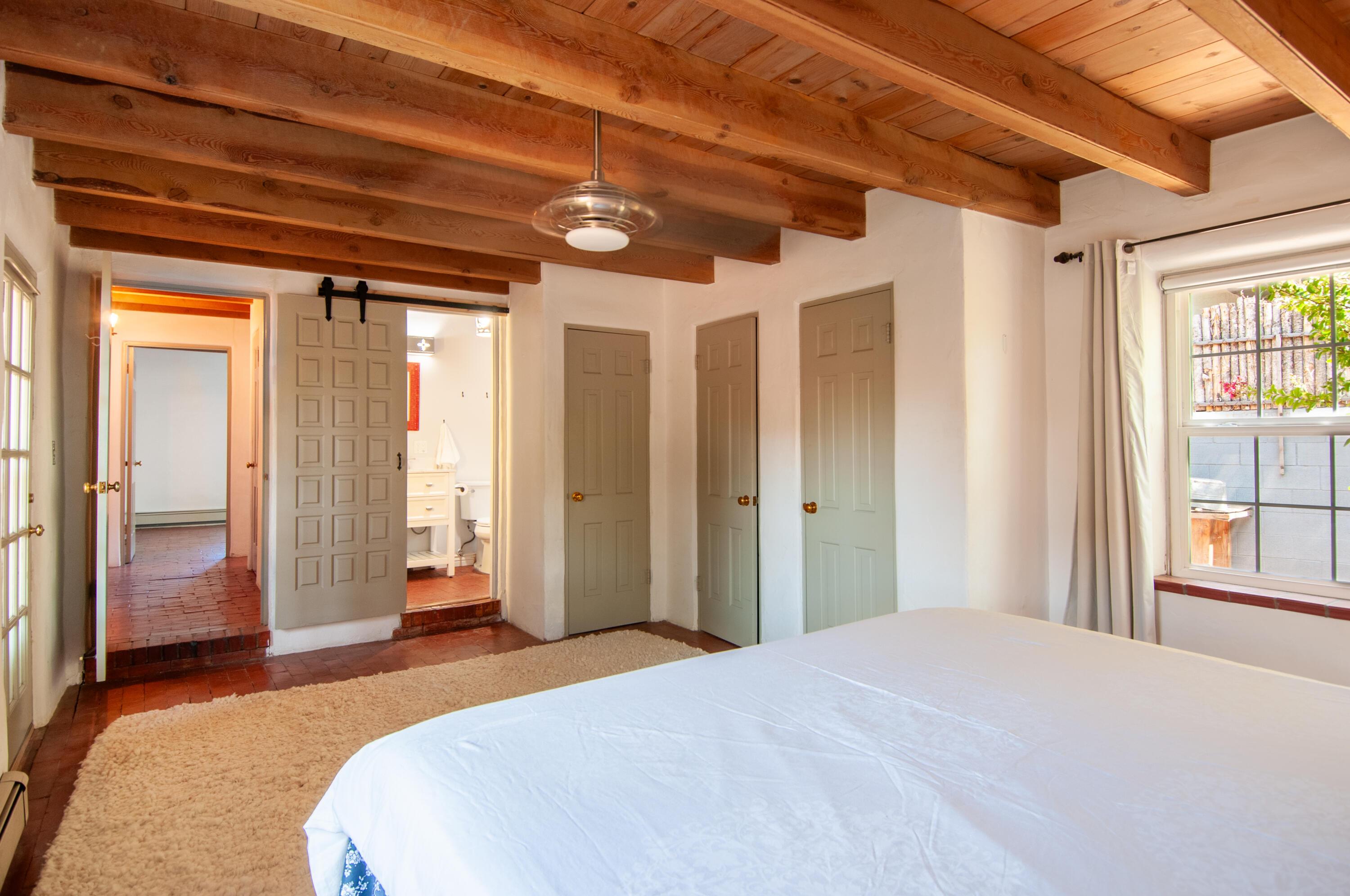 929 AVENIDA ESTRELLITA NE