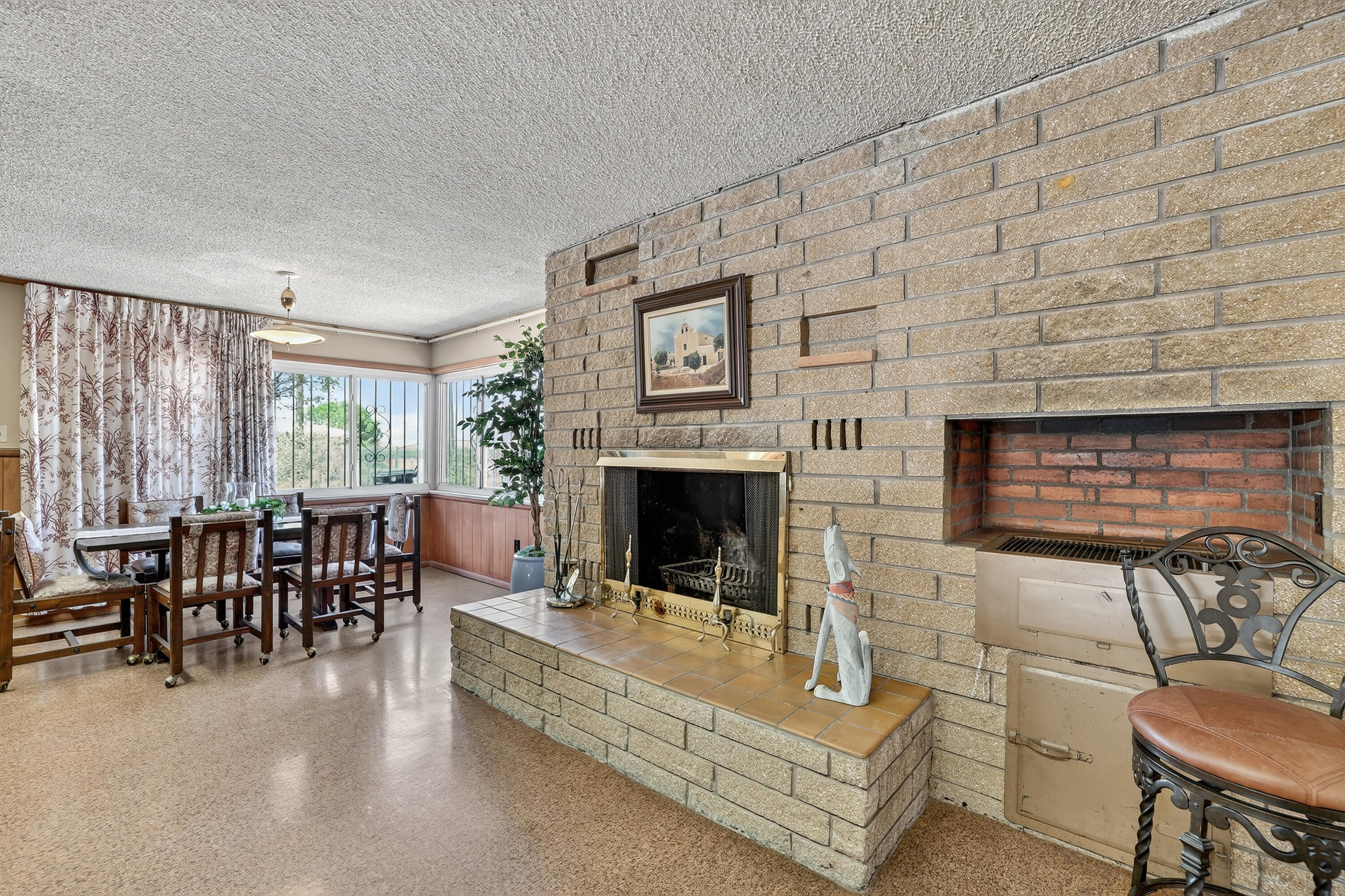 302 Crestview Drive SW