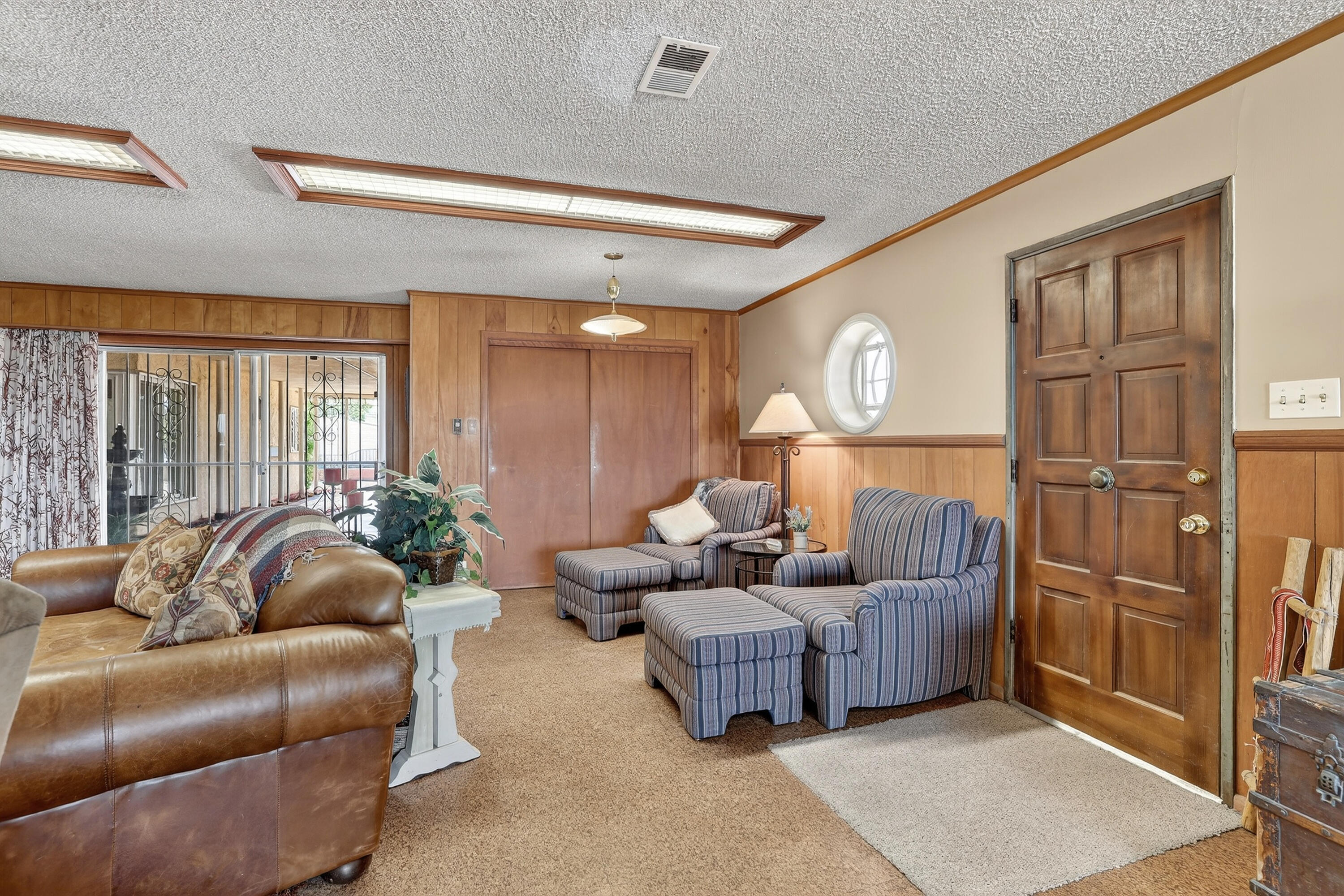 302 Crestview Drive SW