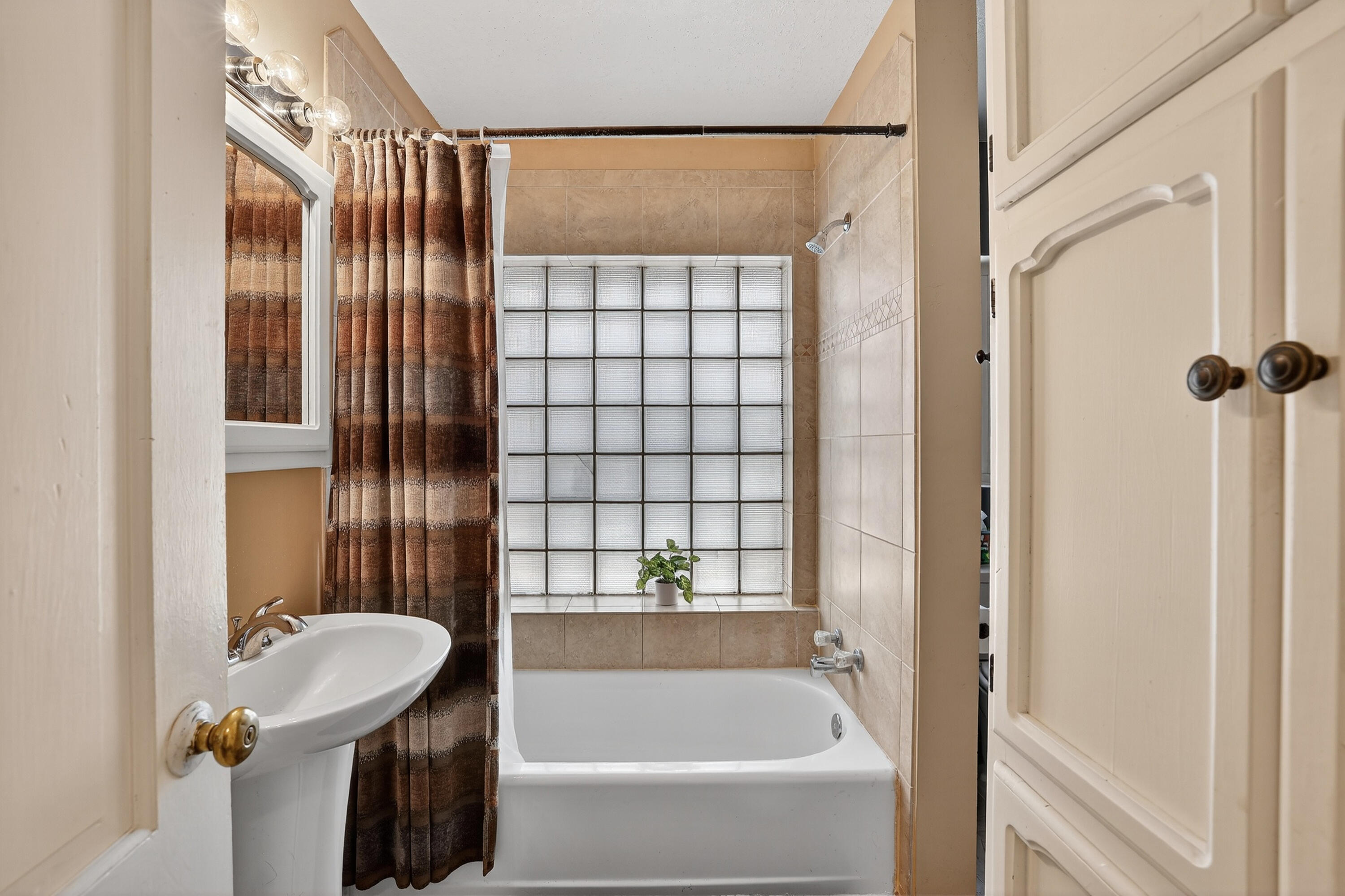 302 Crestview Drive SW