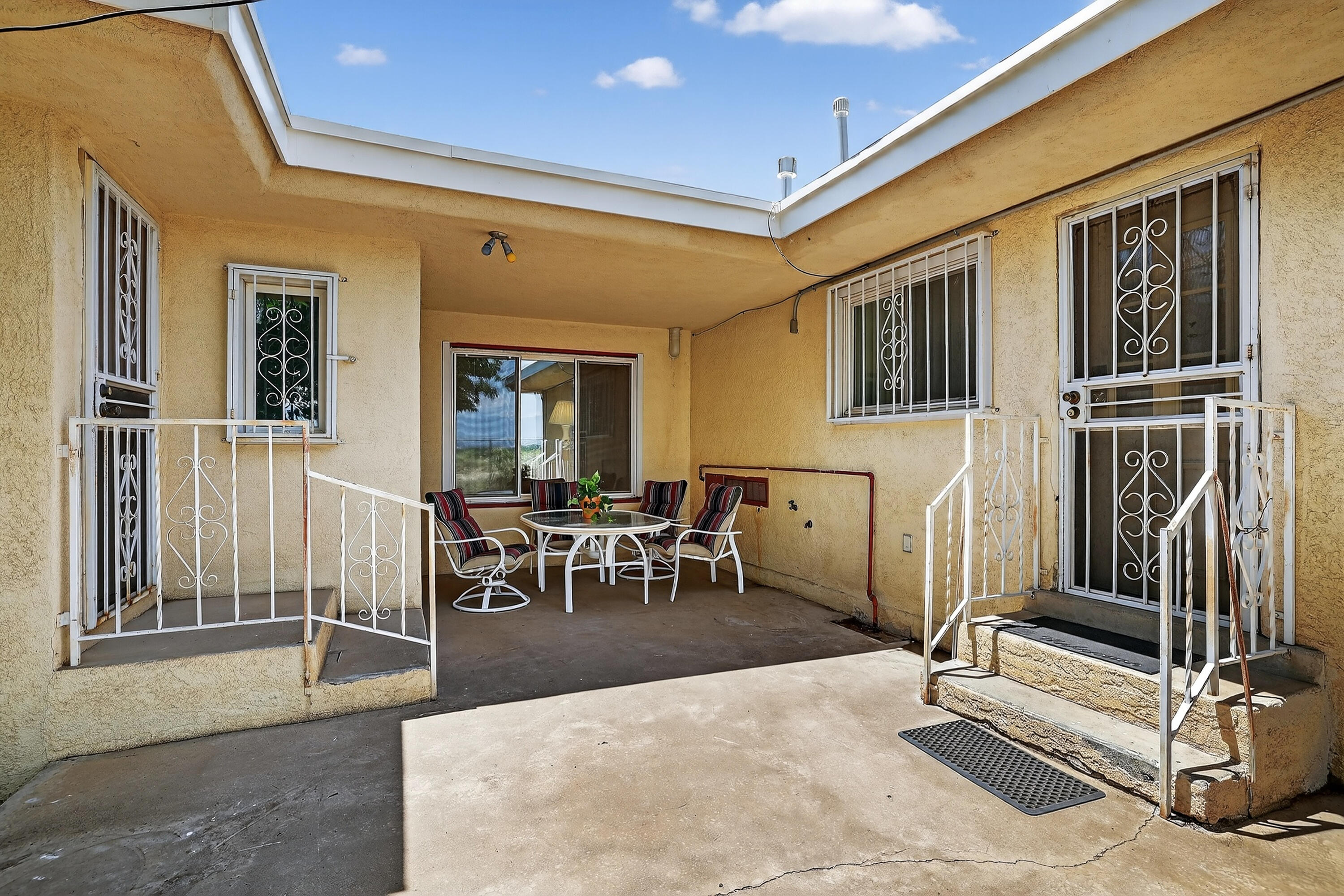 302 Crestview Drive SW