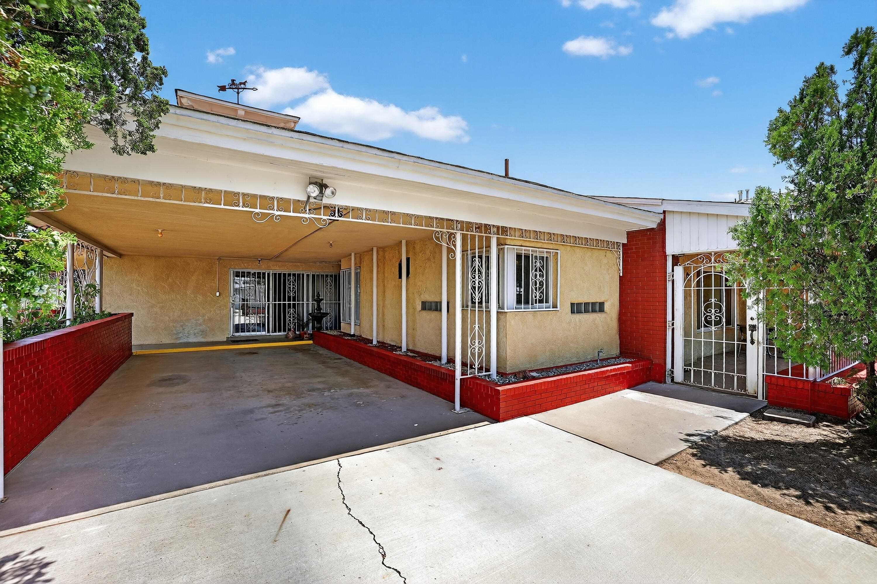 302 Crestview Drive SW