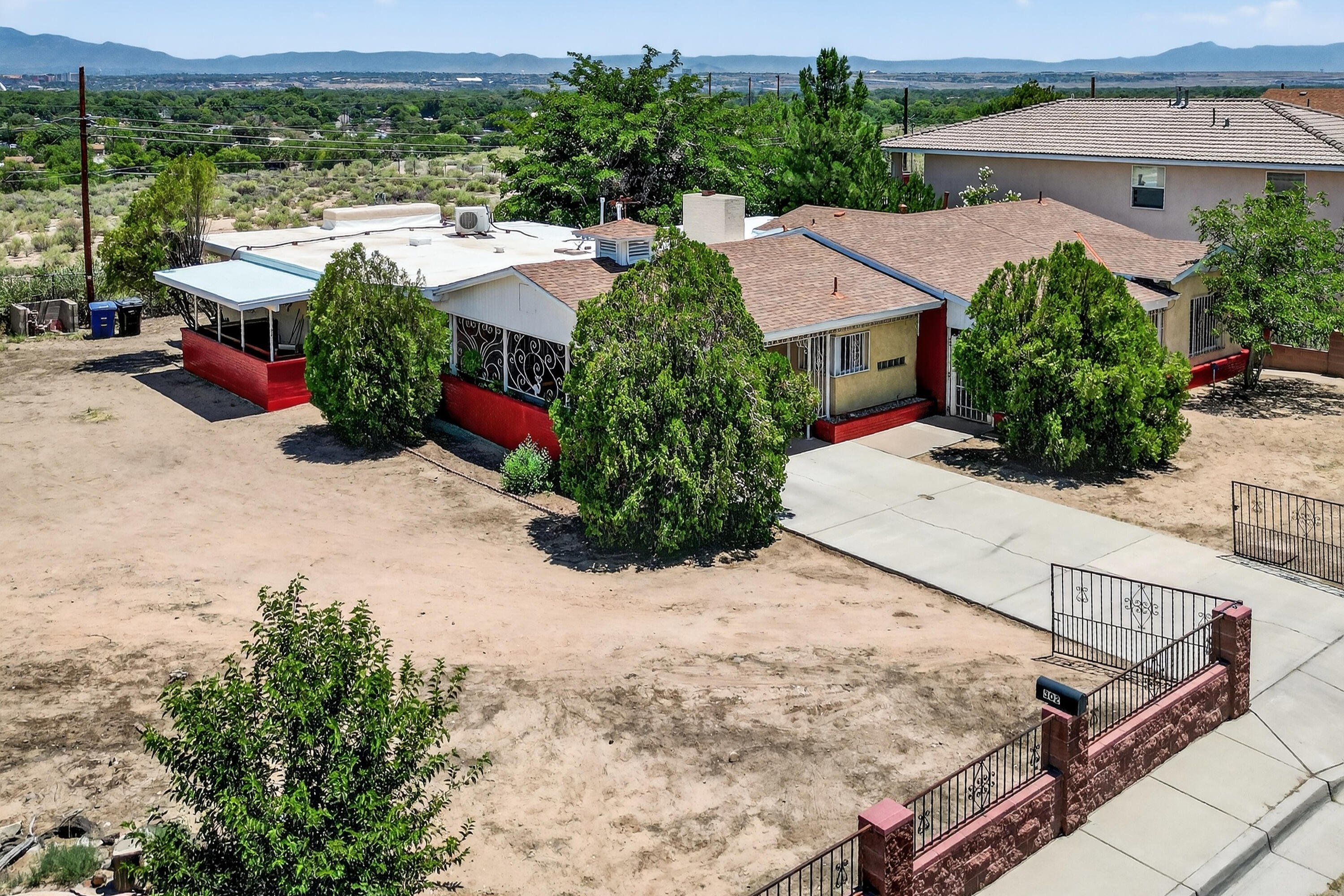 302 Crestview Drive SW