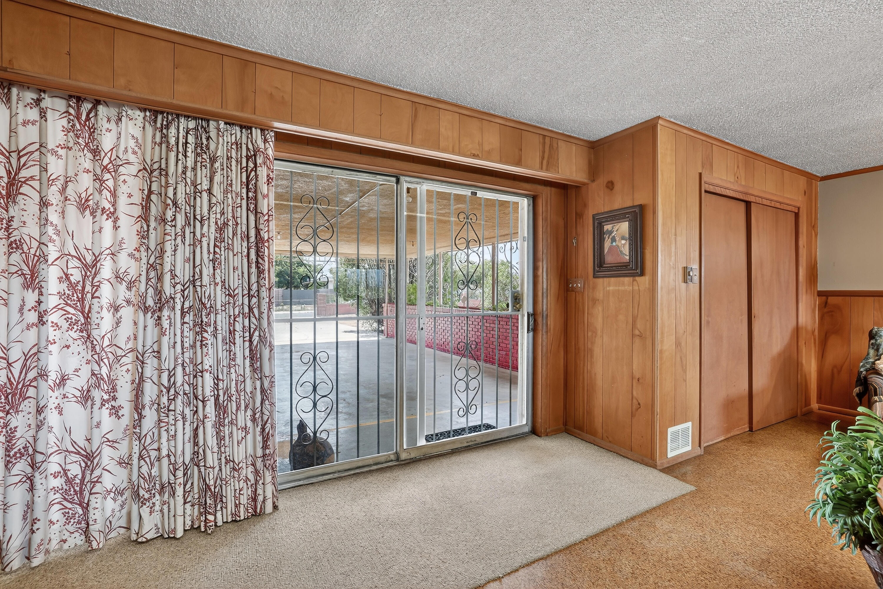 302 Crestview Drive SW