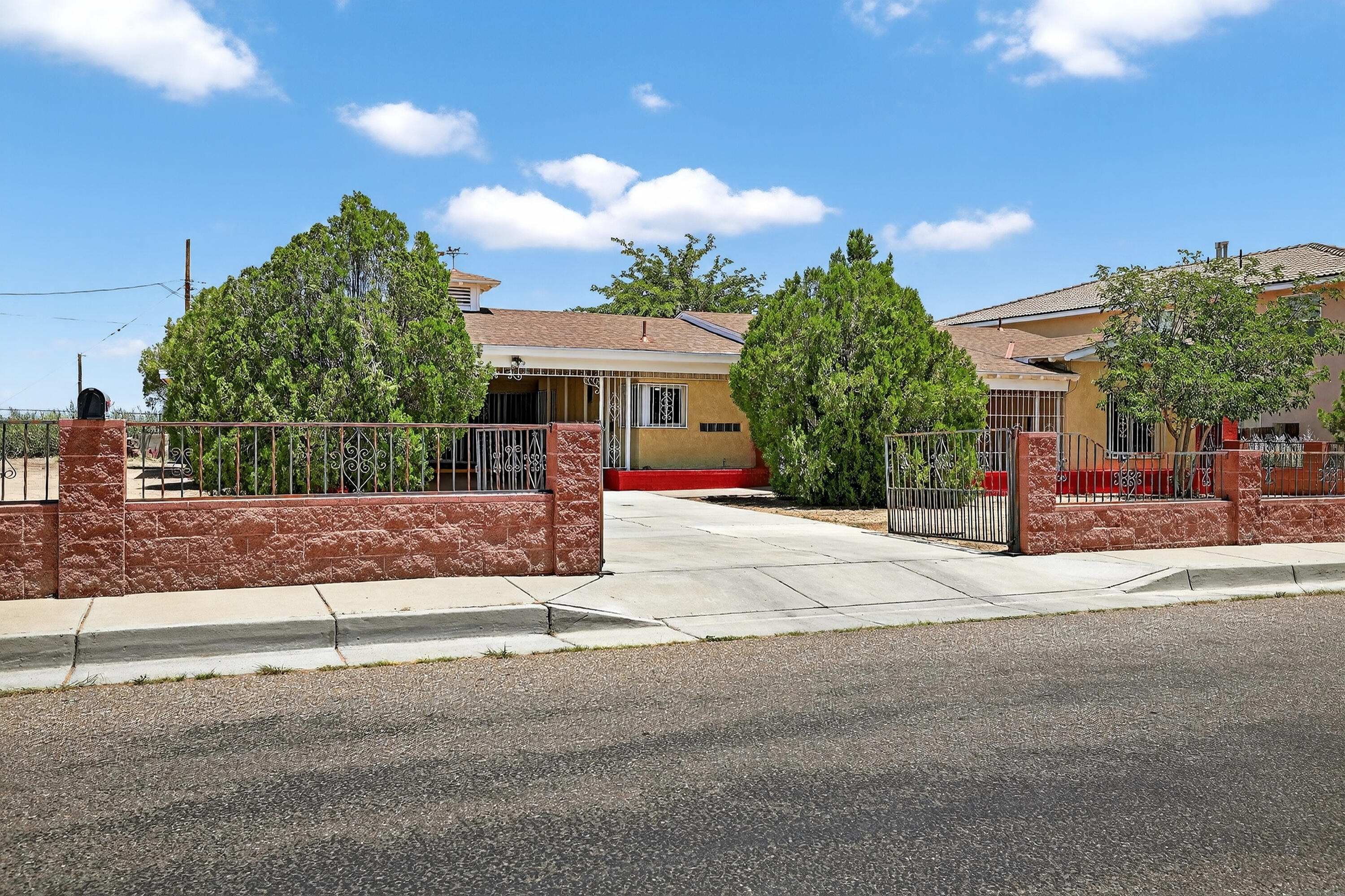 302 Crestview Drive SW