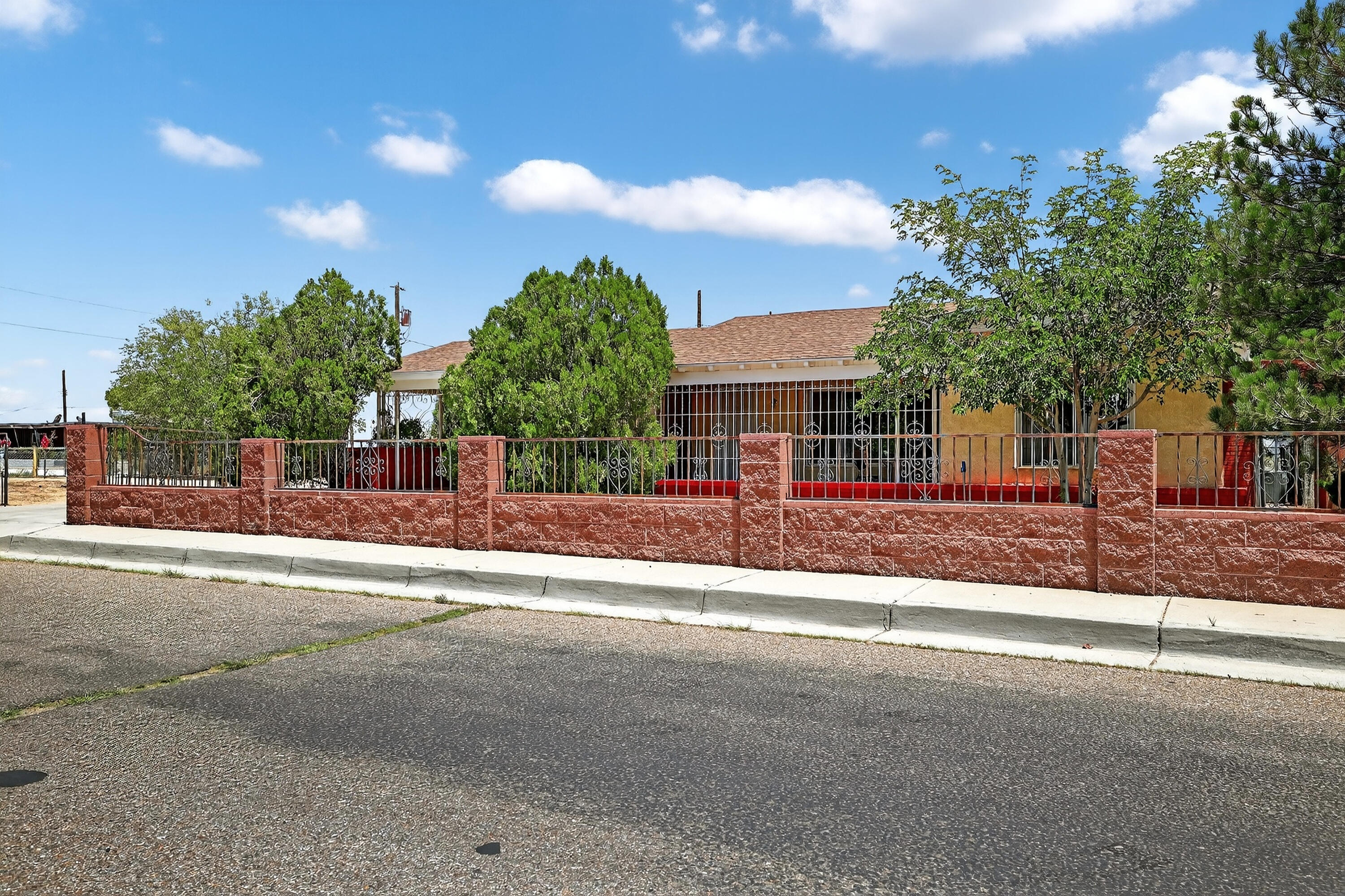 302 Crestview Drive SW