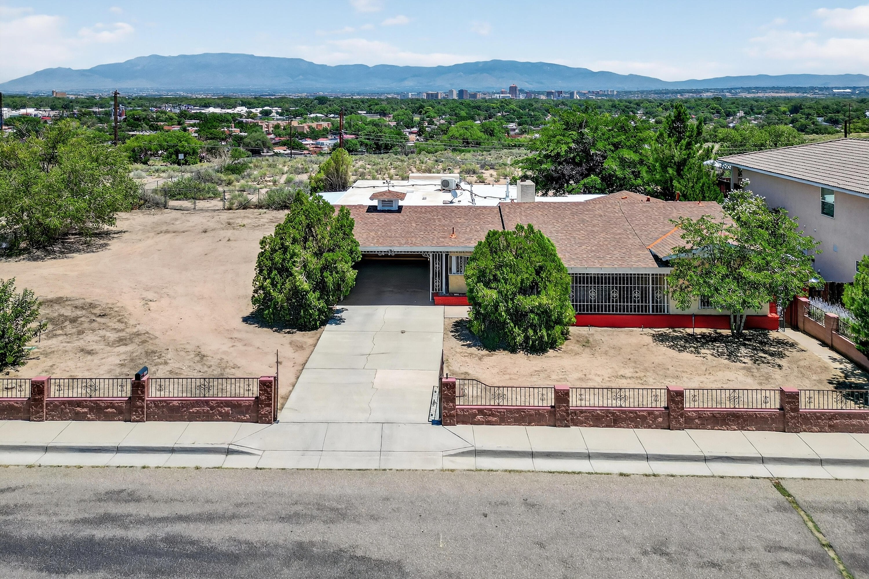 302 Crestview Drive SW