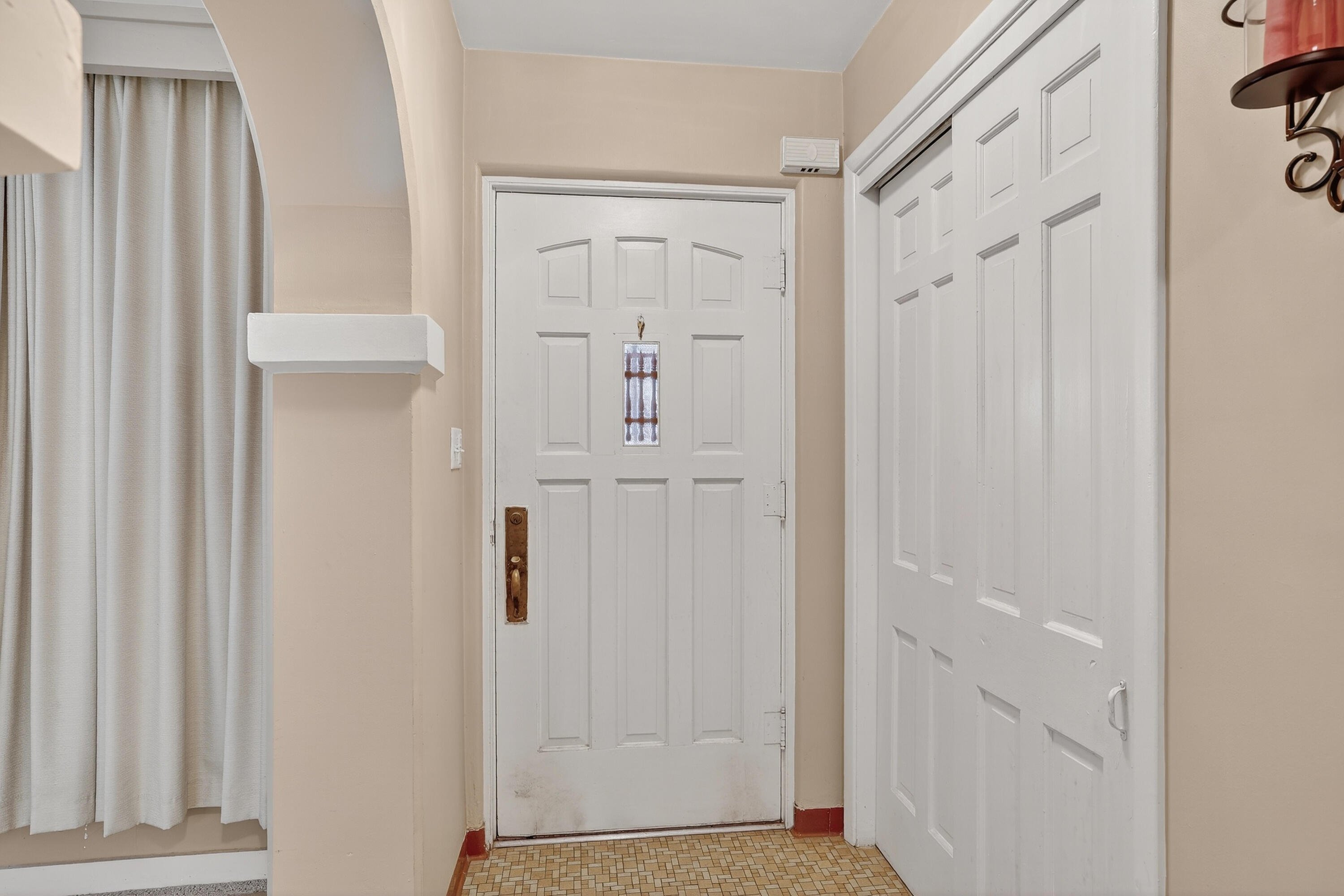 302 Crestview Drive SW