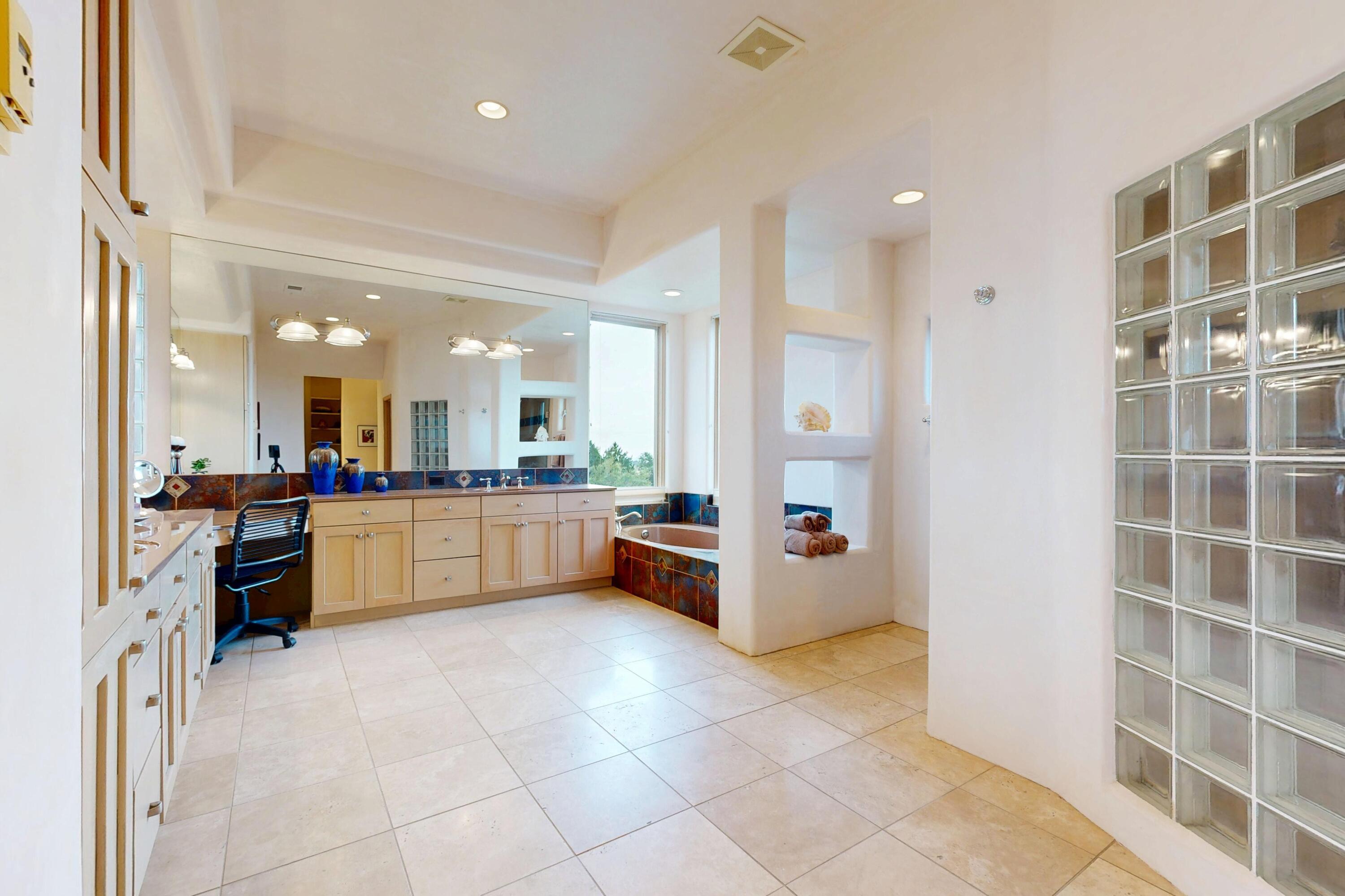 6015 Buffalo Grass Court NE