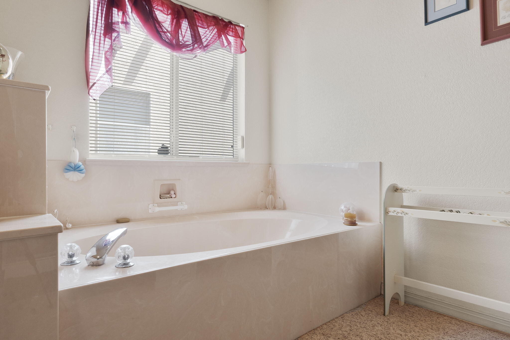 571 HERMIT FALLS Drive SE