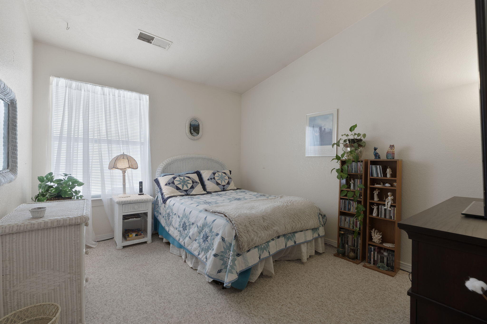 571 HERMIT FALLS Drive SE