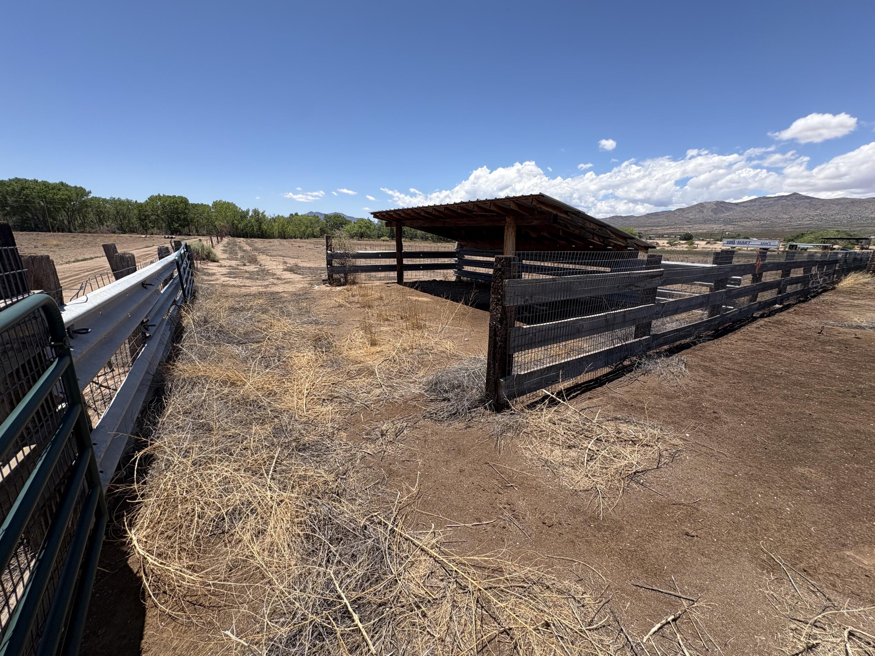 5 acres, Valley Loop