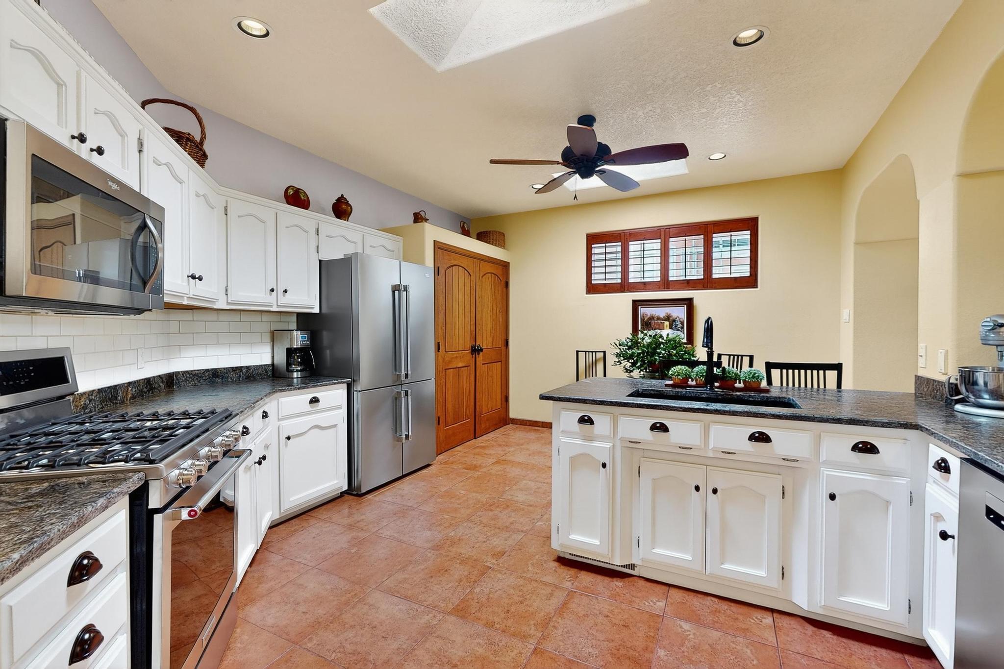 5704 PEPPERTREE Place NE