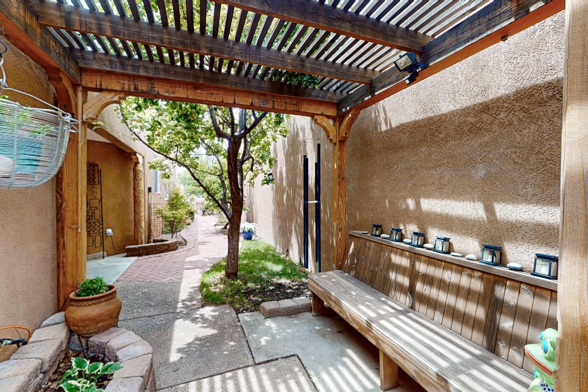 5704 PEPPERTREE Place NE