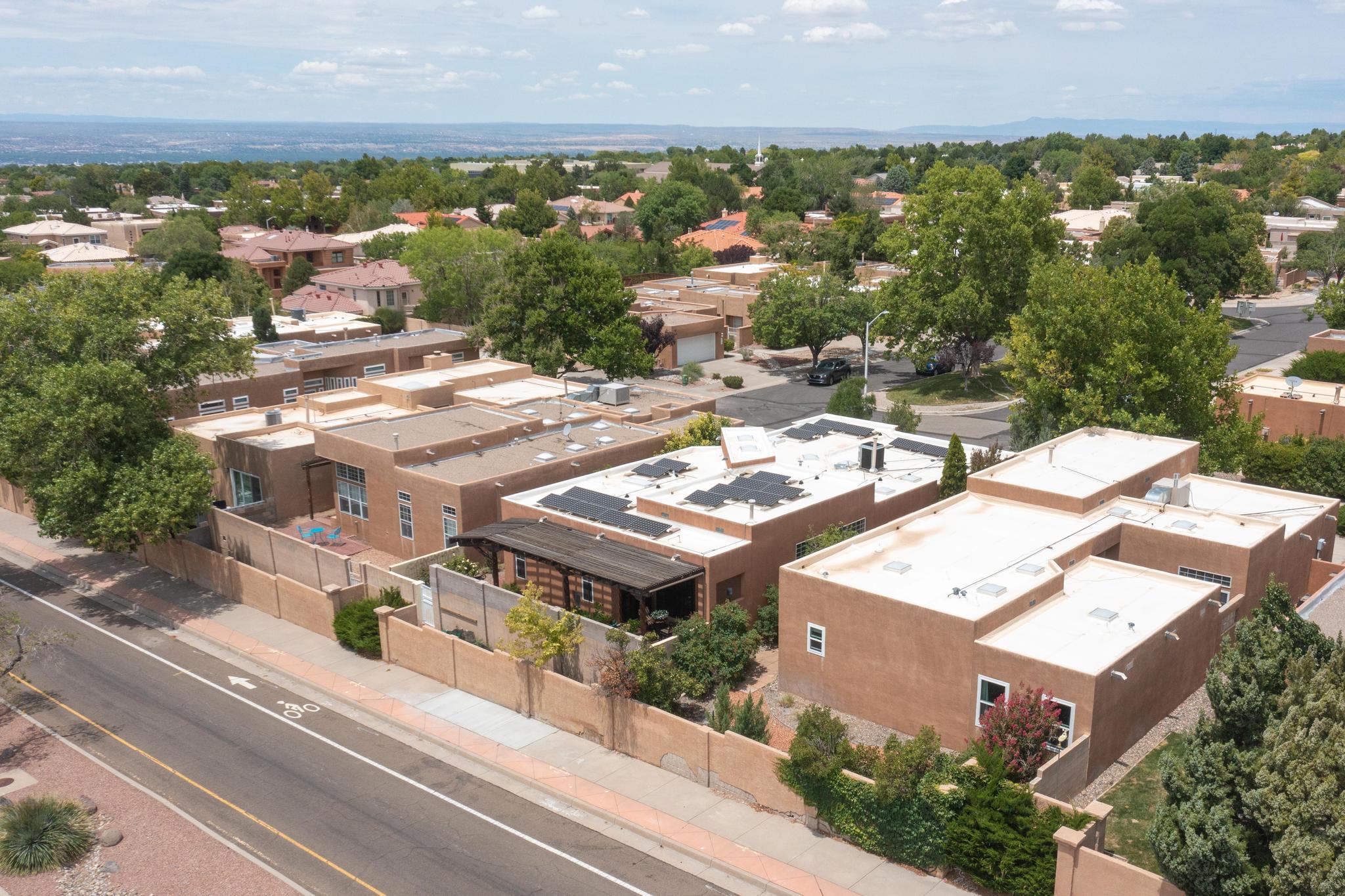 5704 PEPPERTREE Place NE