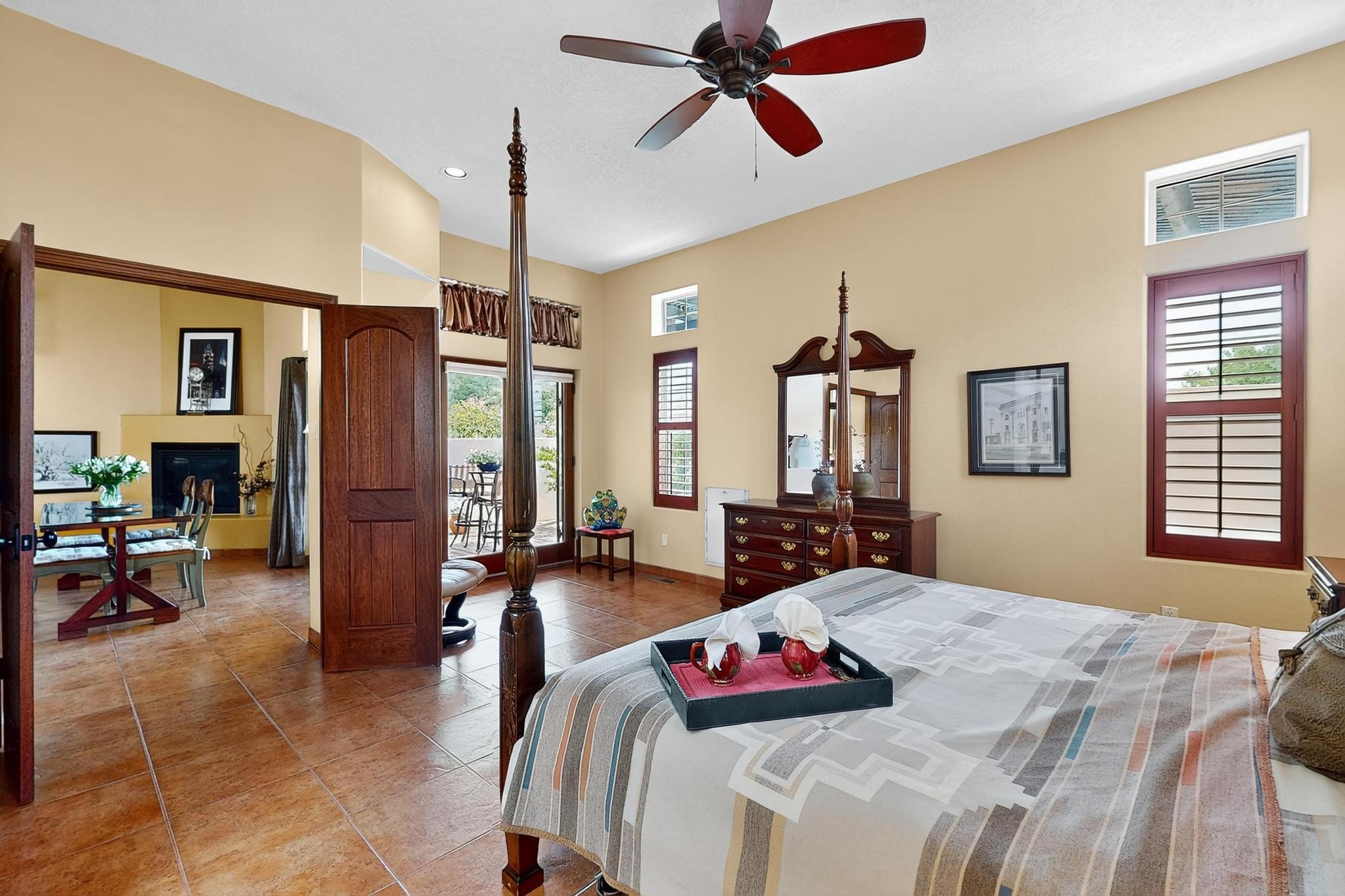 5704 PEPPERTREE Place NE