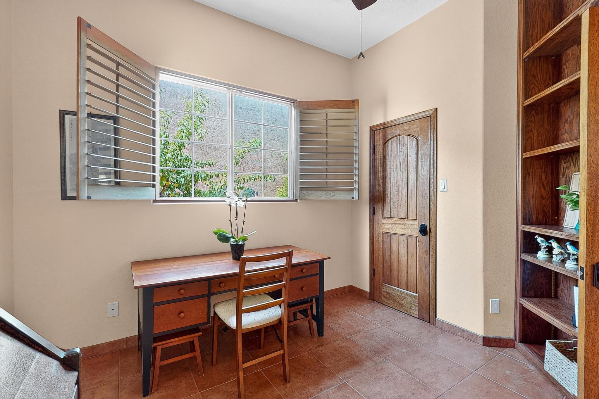 5704 PEPPERTREE Place NE