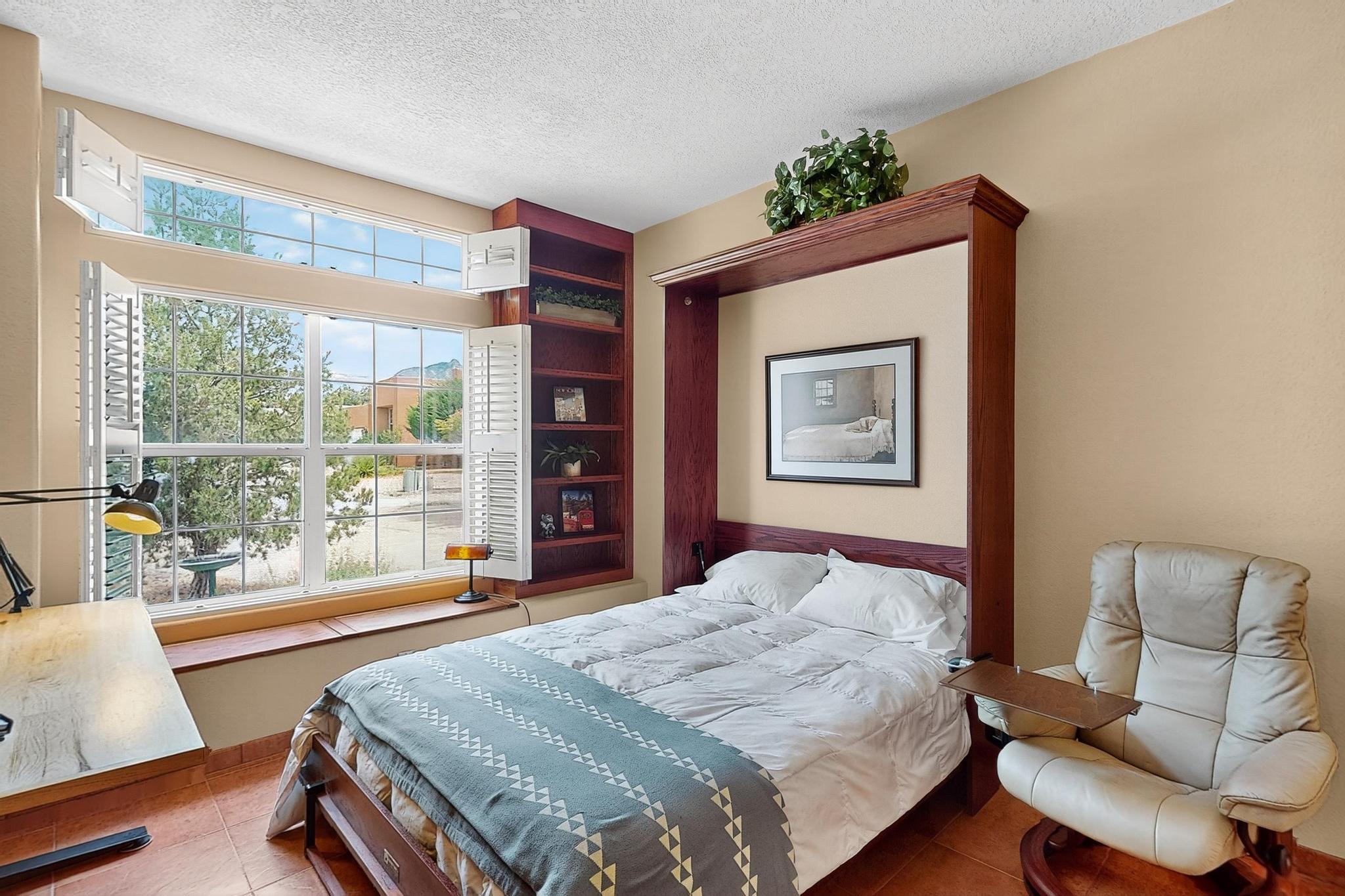 5704 PEPPERTREE Place NE