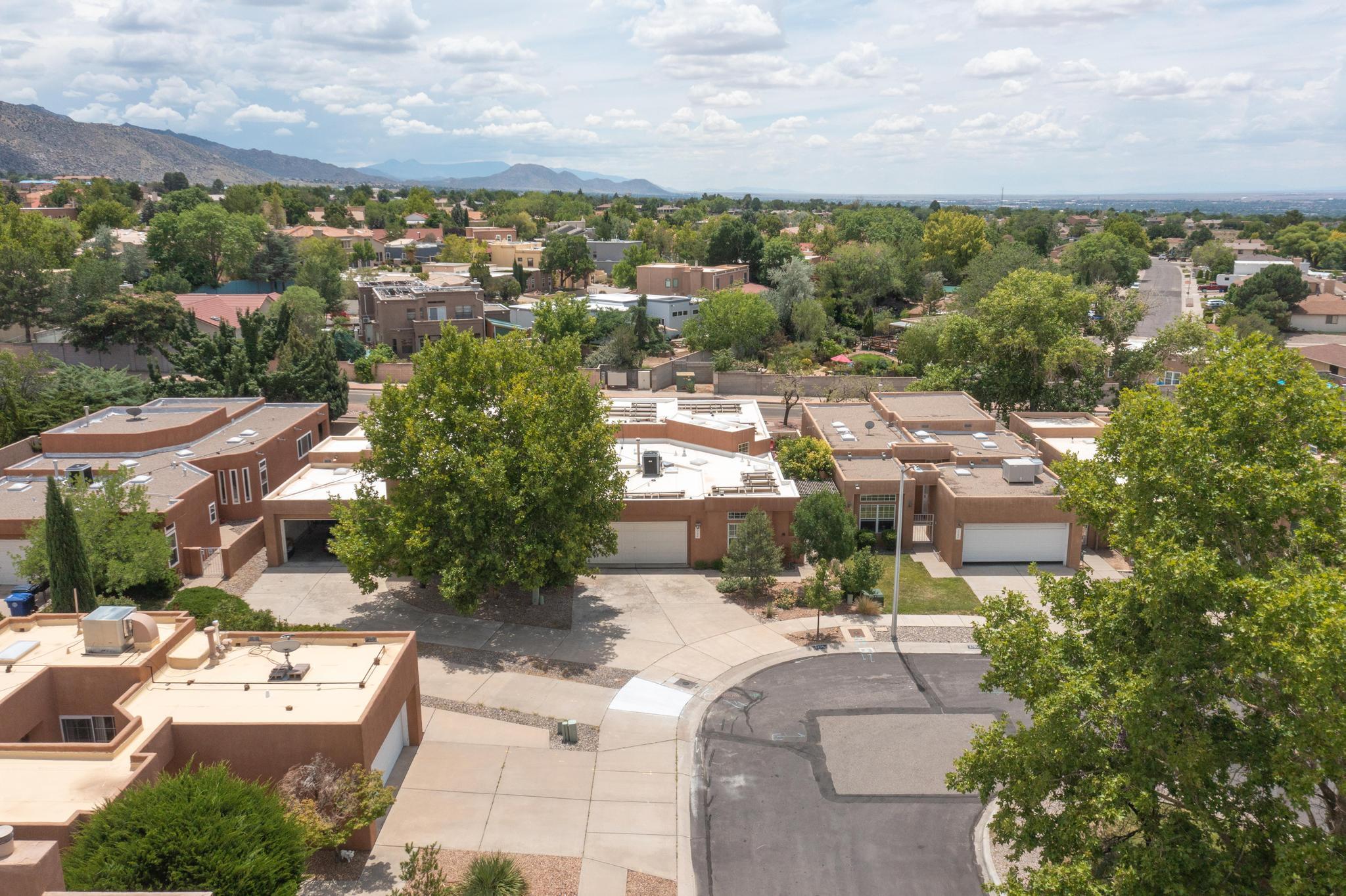 5704 PEPPERTREE Place NE