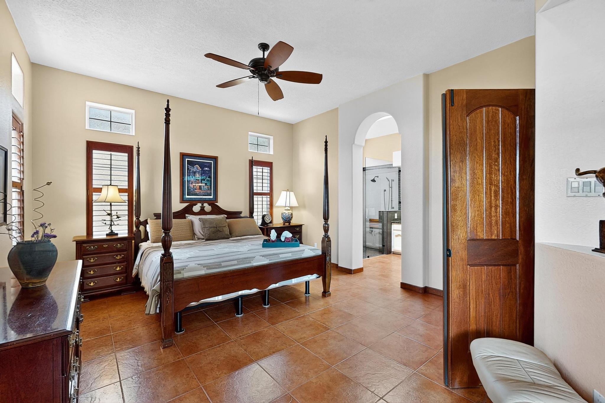 5704 PEPPERTREE Place NE