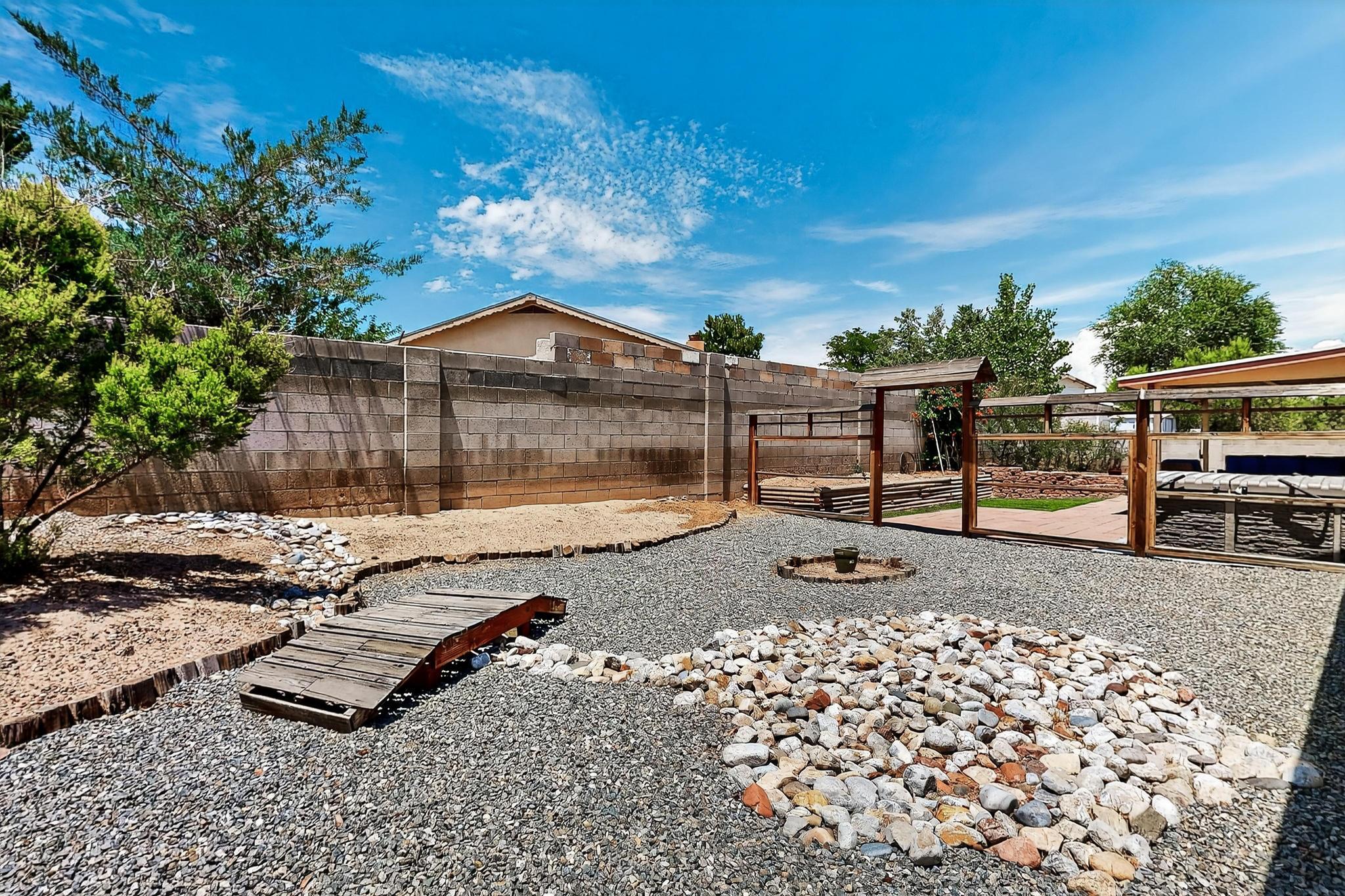 459 WESTERN HILLS Drive SE