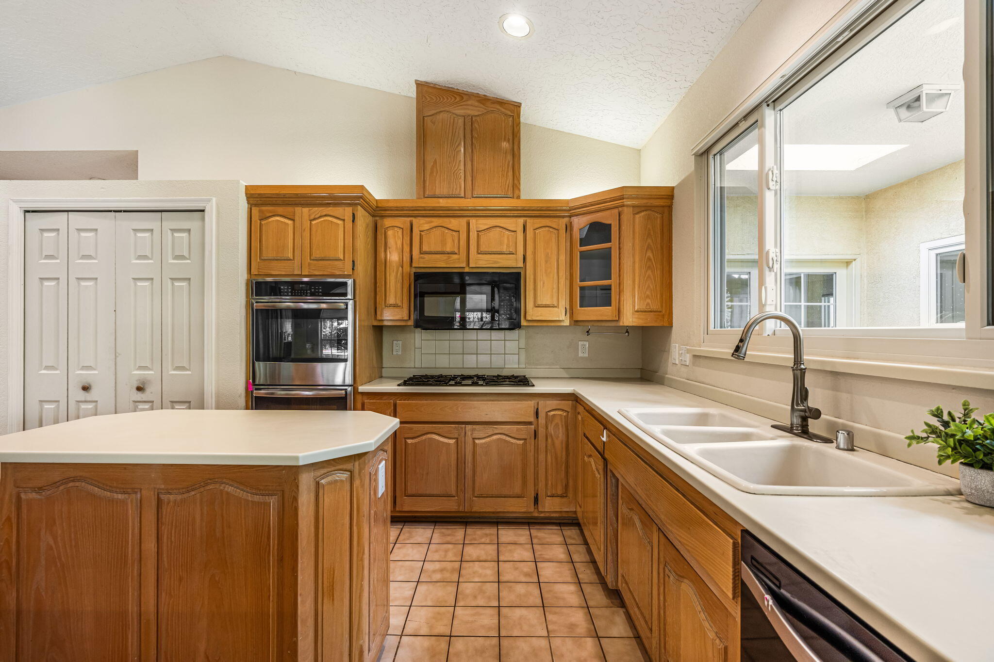 12405 ROYAL OAK Court NE