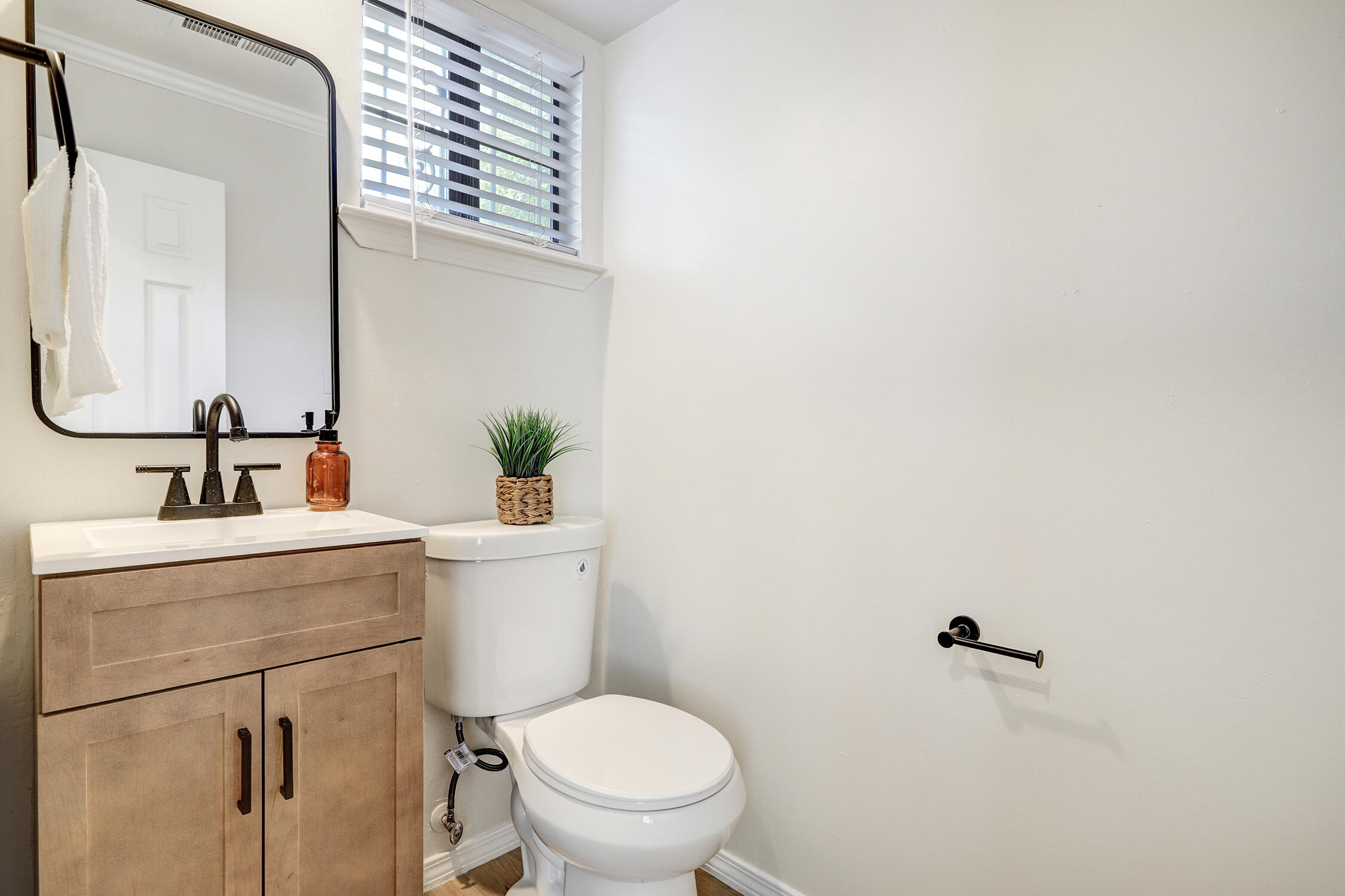 1105 ORCHARD Place NW