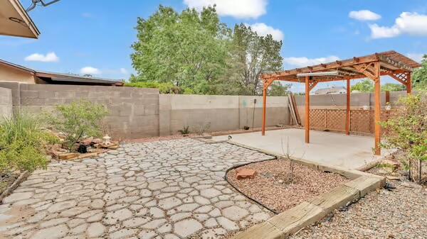 5404 TERRITORIAL Road NW