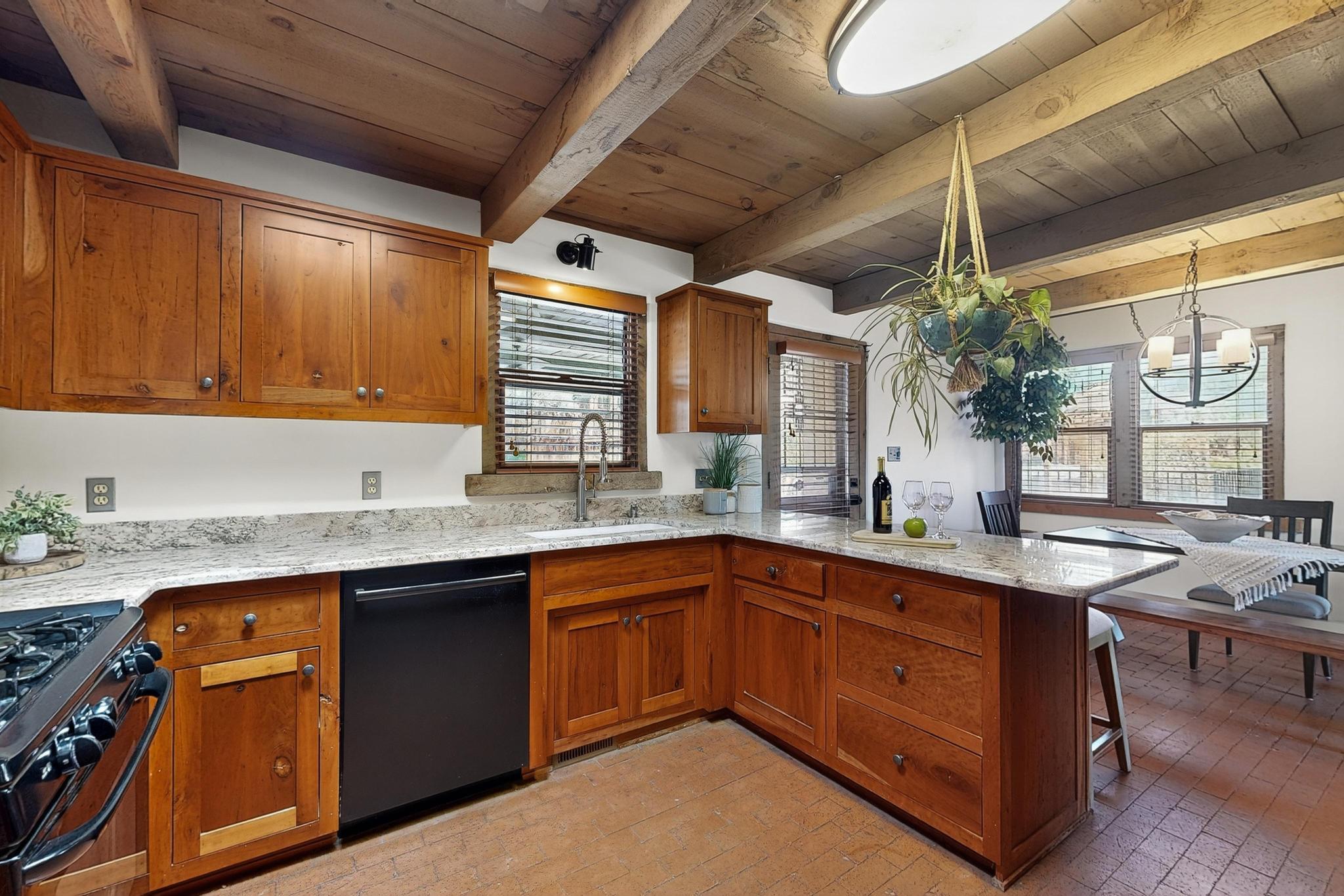 7425 QUEBRADA Place NE