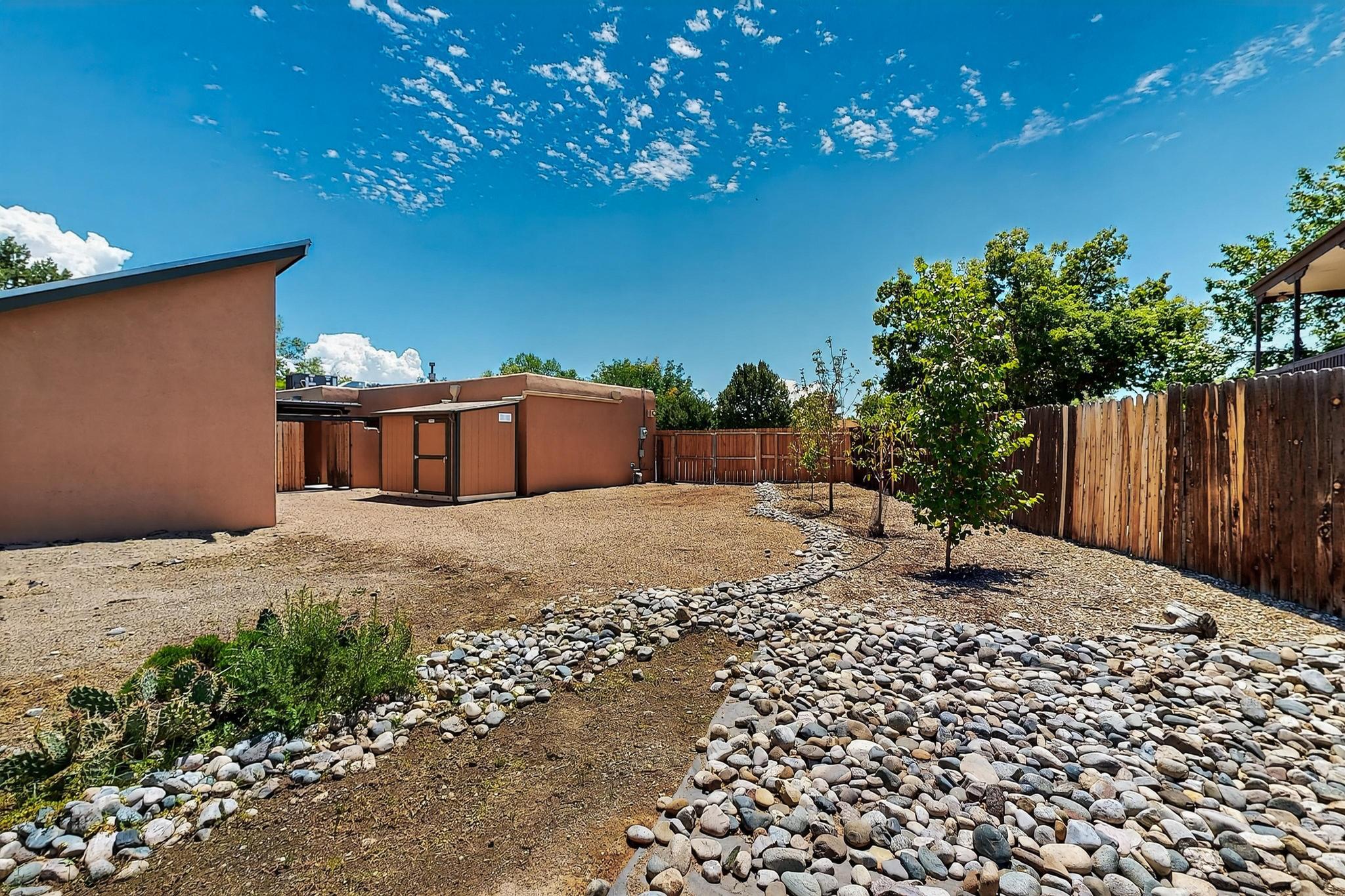 7425 QUEBRADA Place NE