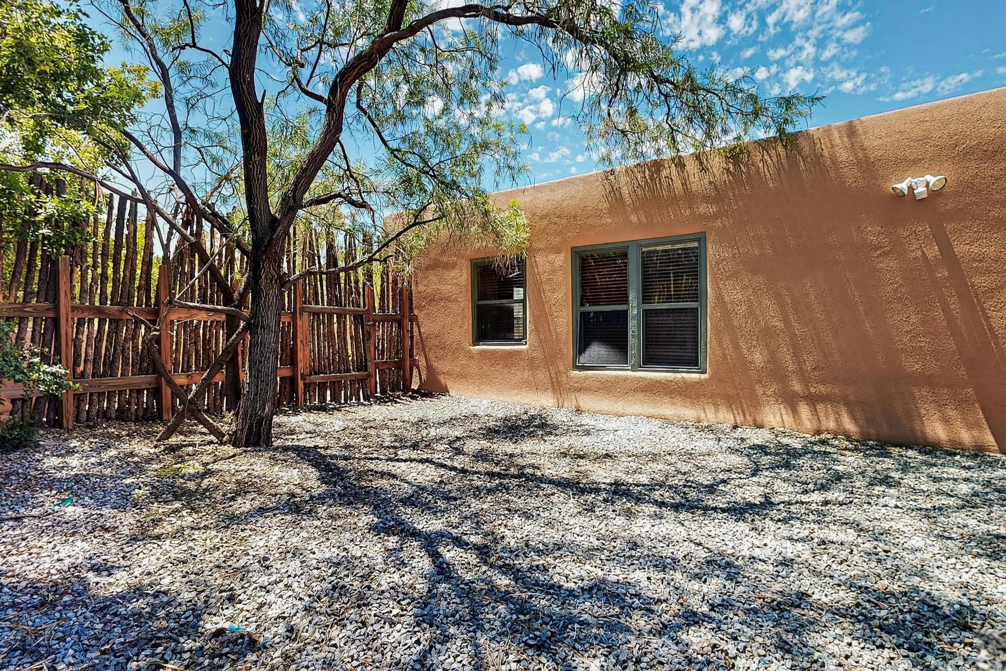 7425 QUEBRADA Place NE