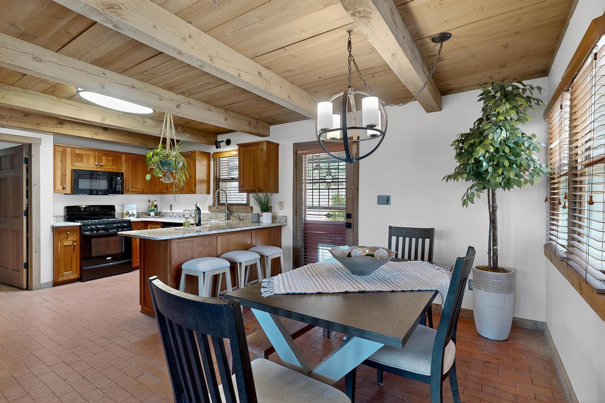 7425 QUEBRADA Place NE