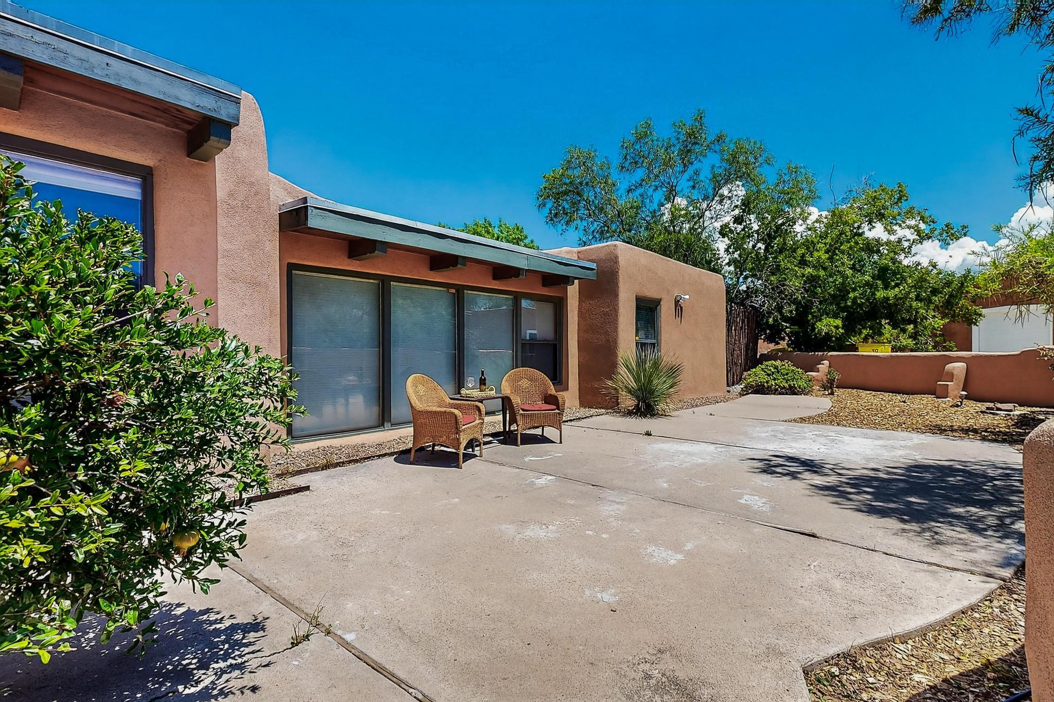 7425 QUEBRADA Place NE