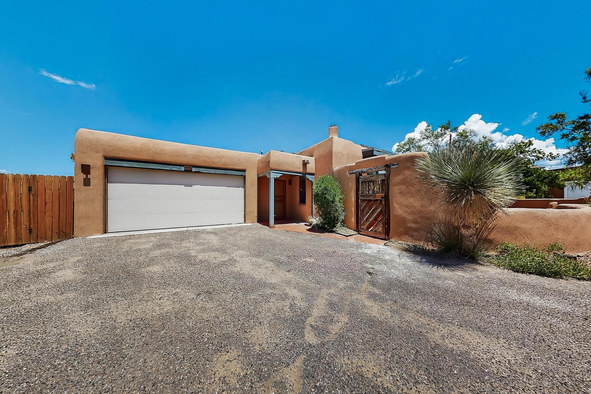 7425 QUEBRADA Place NE