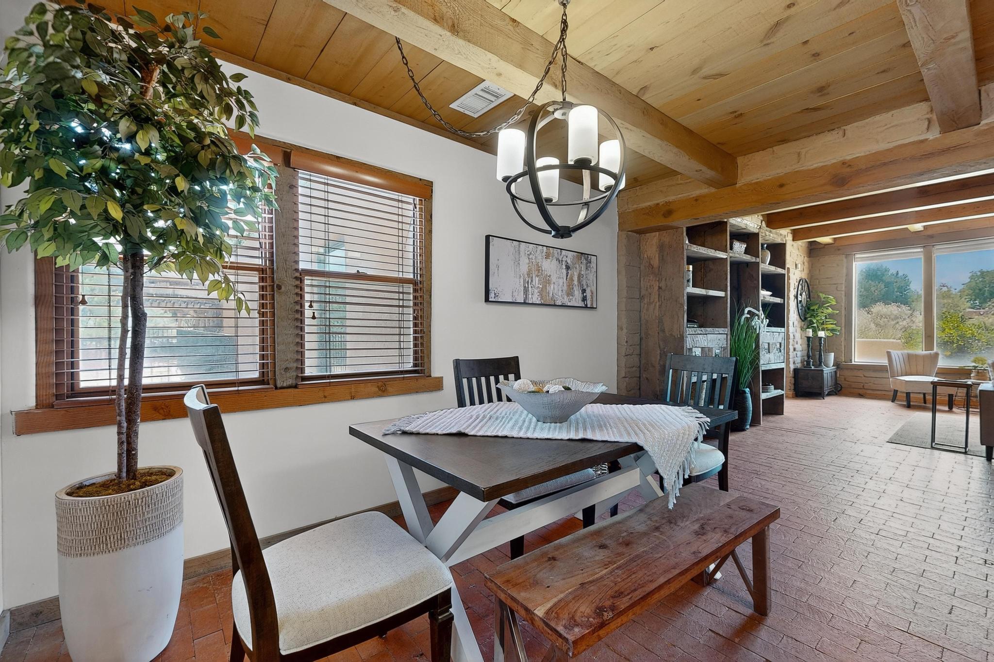 7425 QUEBRADA Place NE