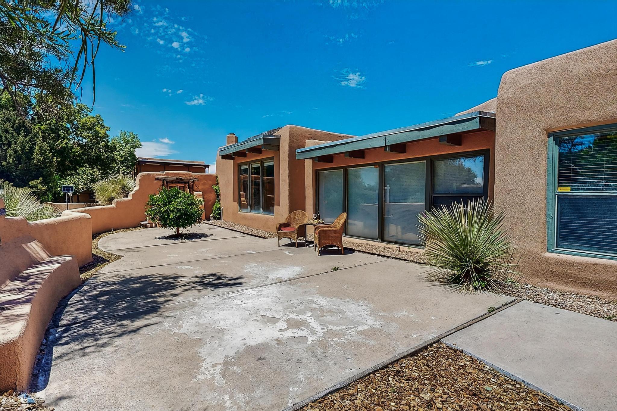 7425 QUEBRADA Place NE