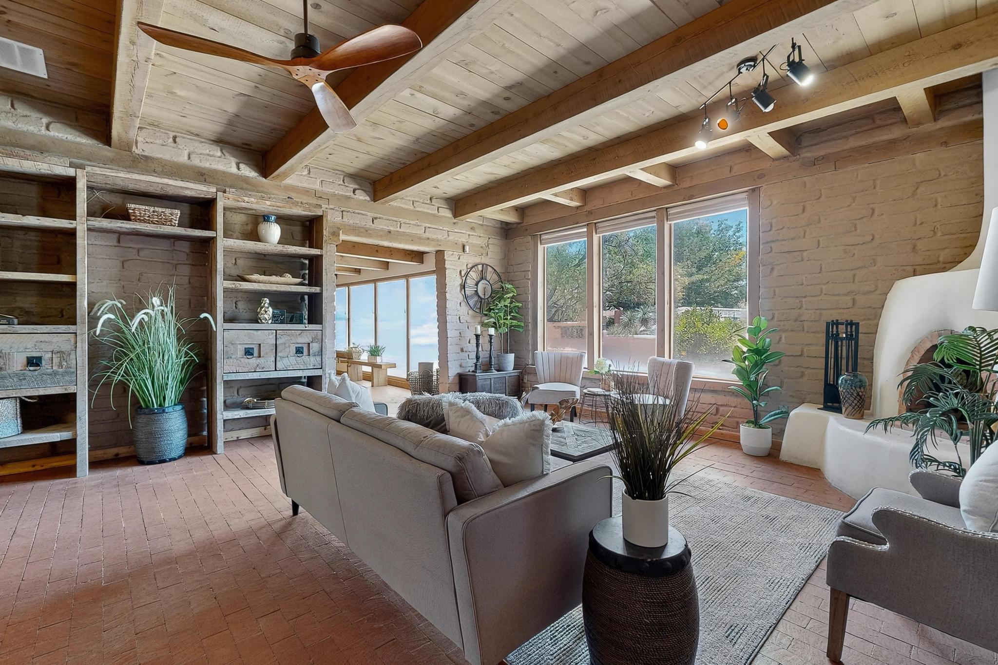 7425 QUEBRADA Place NE