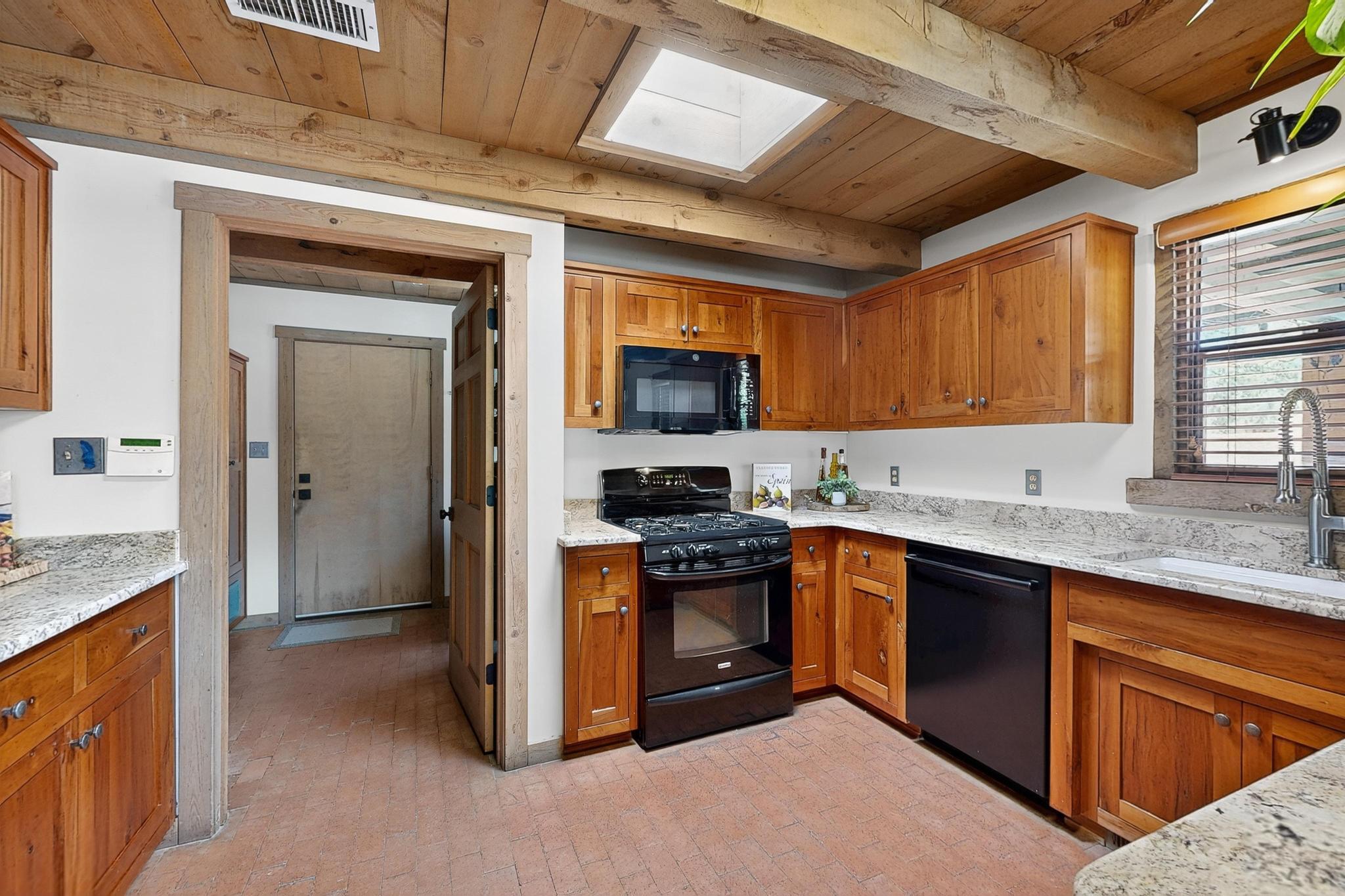 7425 QUEBRADA Place NE